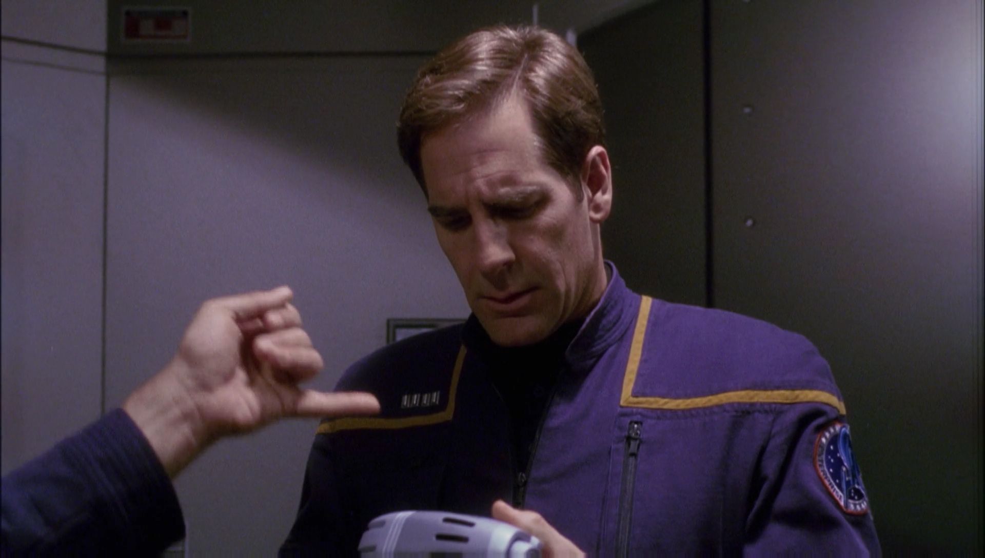 ariane179254_Enterprise_1x01-1x02_BrokenBow_4777.jpg