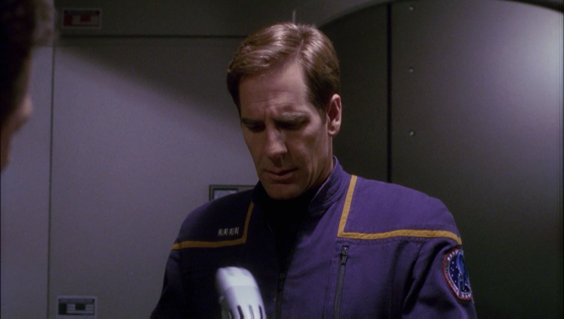 ariane179254_Enterprise_1x01-1x02_BrokenBow_4778.jpg