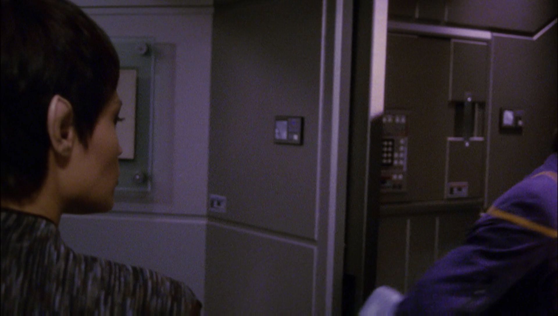 ariane179254_Enterprise_1x01-1x02_BrokenBow_4791.jpg