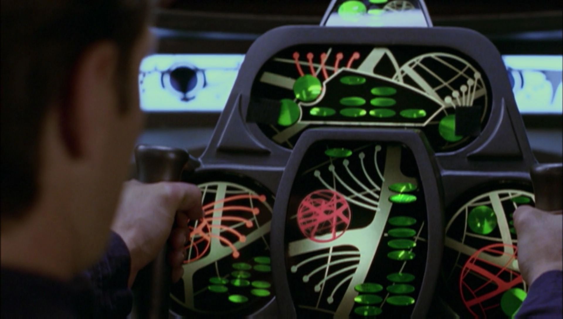 ariane179254_Enterprise_1x01-1x02_BrokenBow_4803.jpg