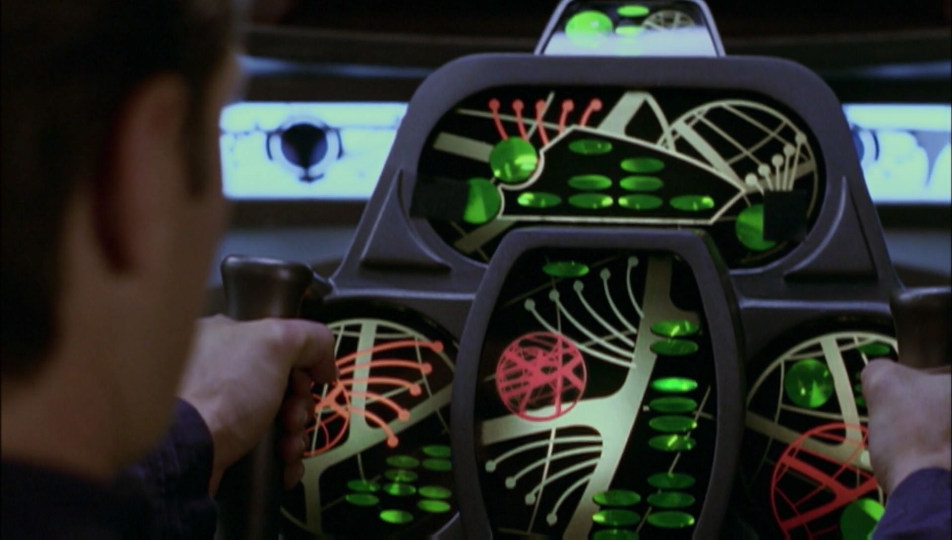 ariane179254_Enterprise_1x01-1x02_BrokenBow_4804.jpg