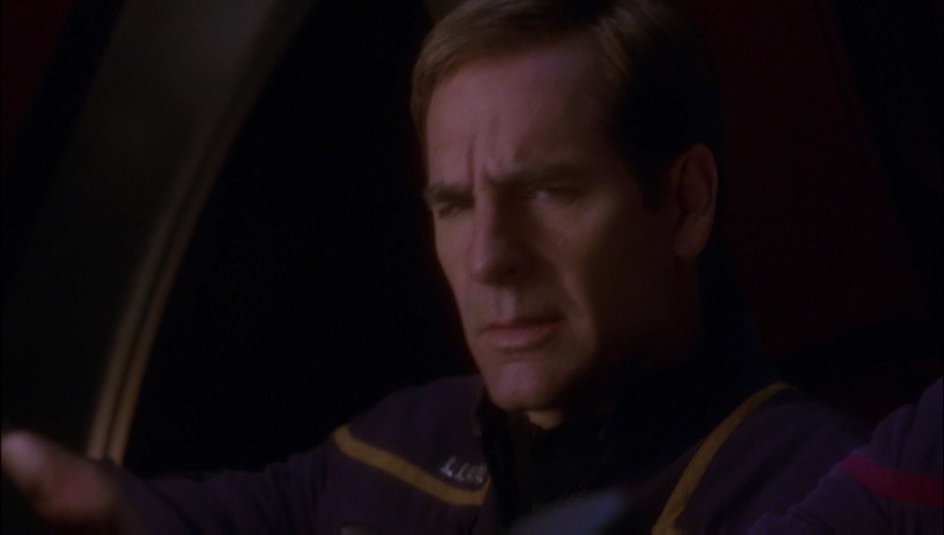 ariane179254_Enterprise_1x01-1x02_BrokenBow_4842.jpg