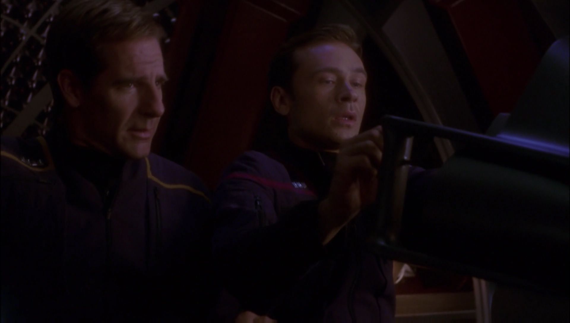 ariane179254_Enterprise_1x01-1x02_BrokenBow_4853.jpg