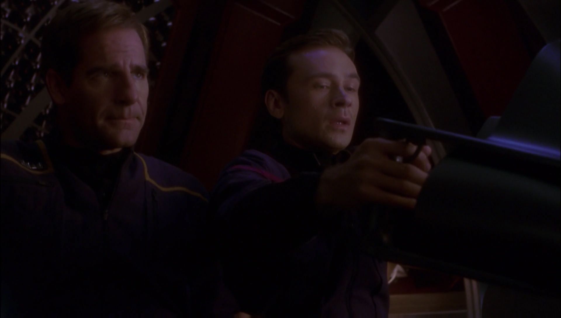 ariane179254_Enterprise_1x01-1x02_BrokenBow_4854.jpg