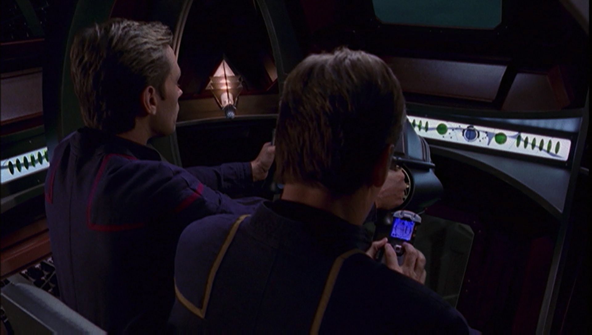 ariane179254_Enterprise_1x01-1x02_BrokenBow_4900.jpg
