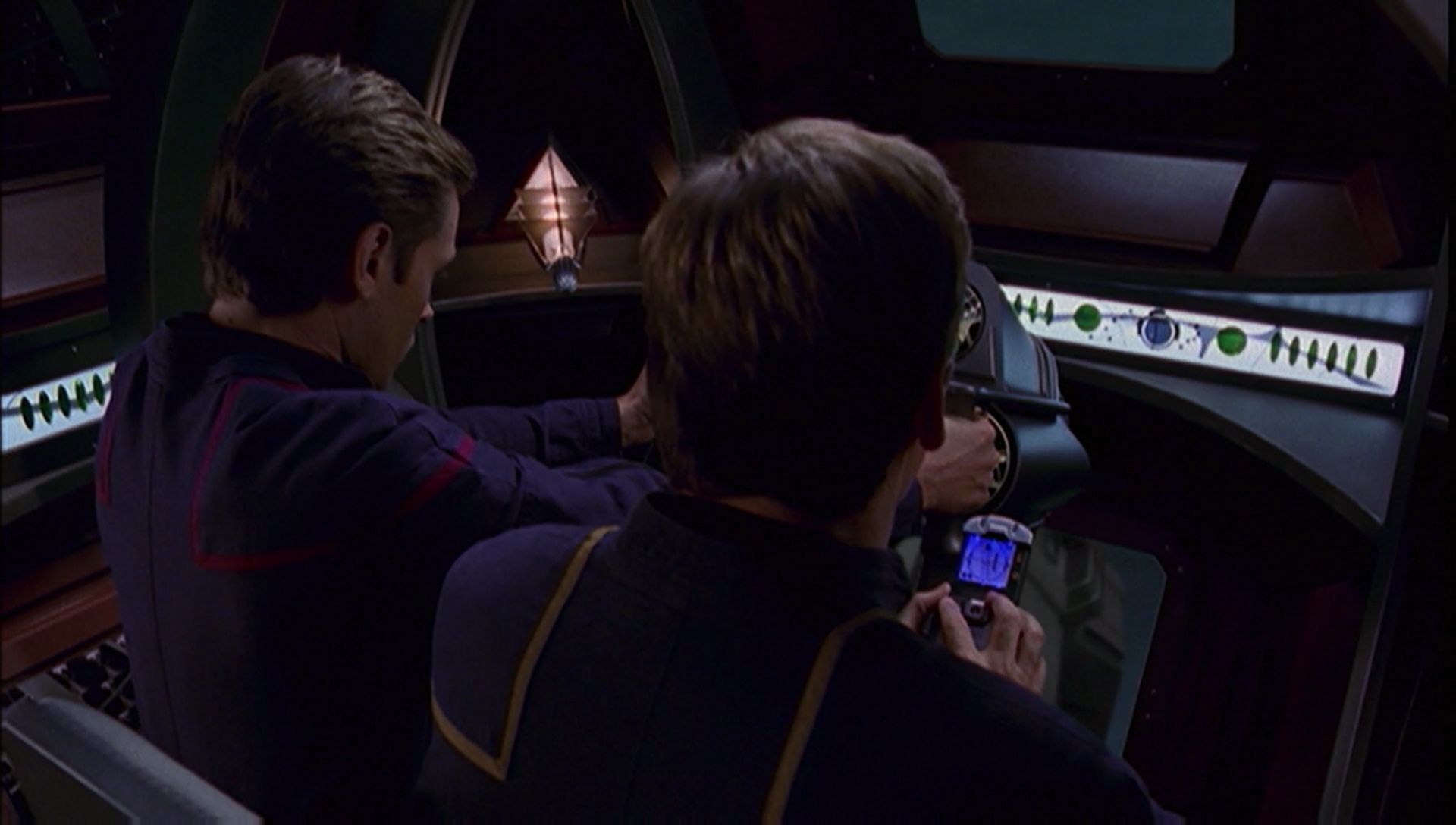 ariane179254_Enterprise_1x01-1x02_BrokenBow_4904.jpg