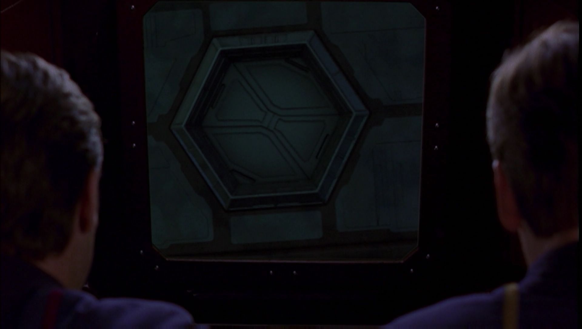 ariane179254_Enterprise_1x01-1x02_BrokenBow_4913.jpg