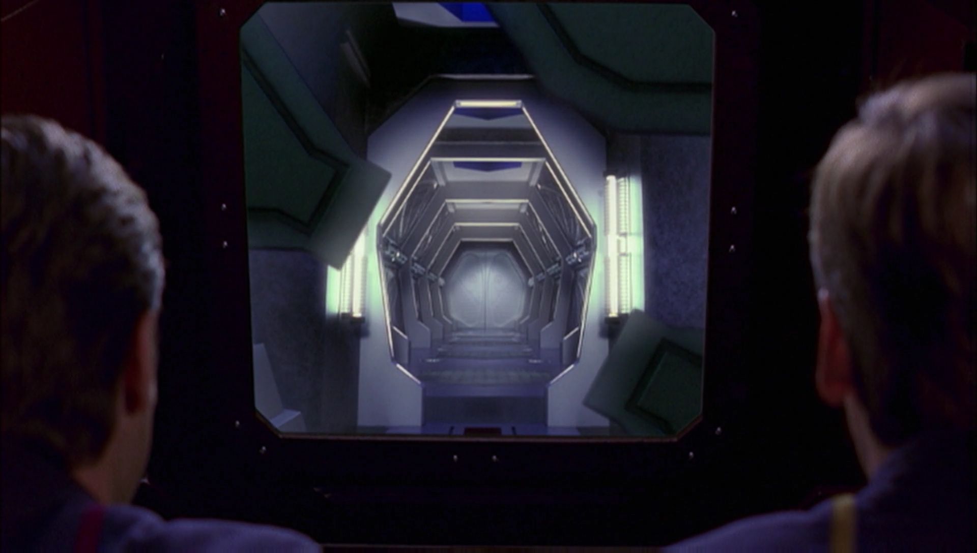 ariane179254_Enterprise_1x01-1x02_BrokenBow_4921.jpg