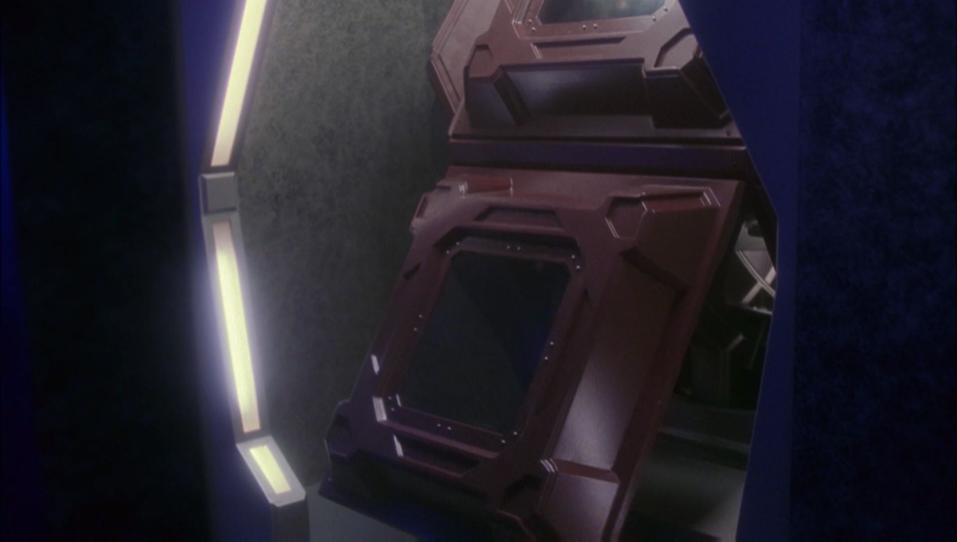 ariane179254_Enterprise_1x01-1x02_BrokenBow_4923.jpg