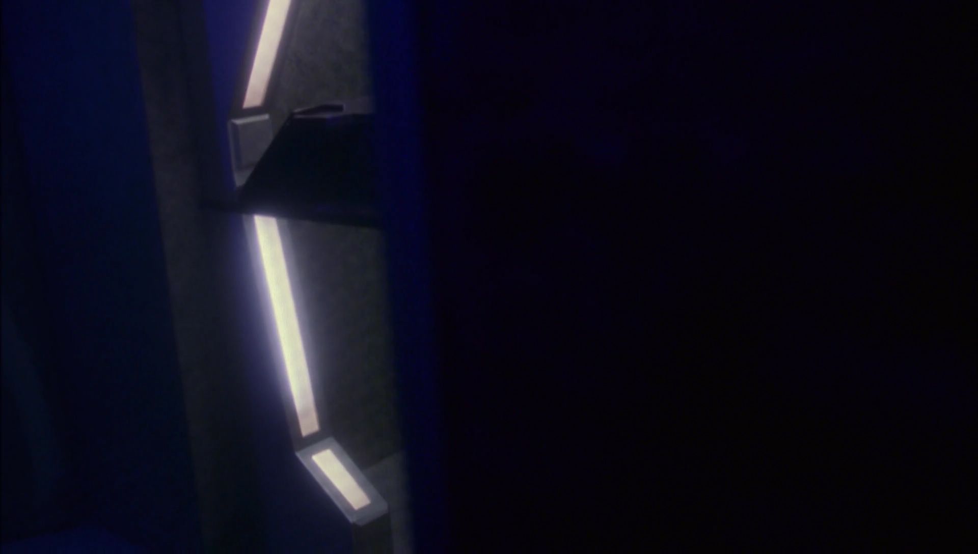 ariane179254_Enterprise_1x01-1x02_BrokenBow_4927.jpg