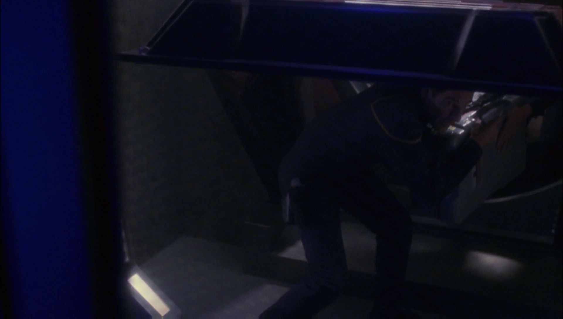 ariane179254_Enterprise_1x01-1x02_BrokenBow_4929.jpg