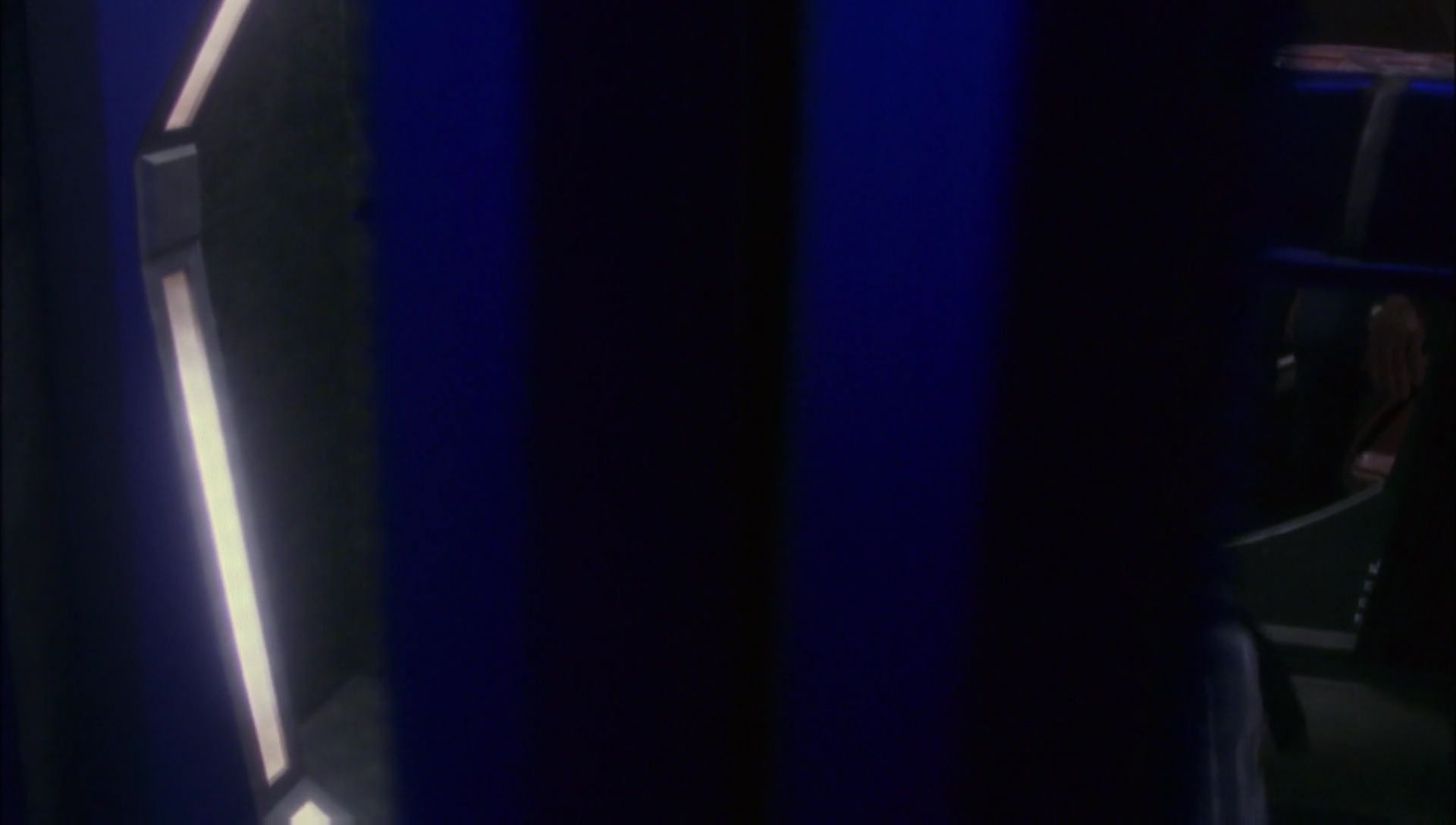 ariane179254_Enterprise_1x01-1x02_BrokenBow_4930.jpg