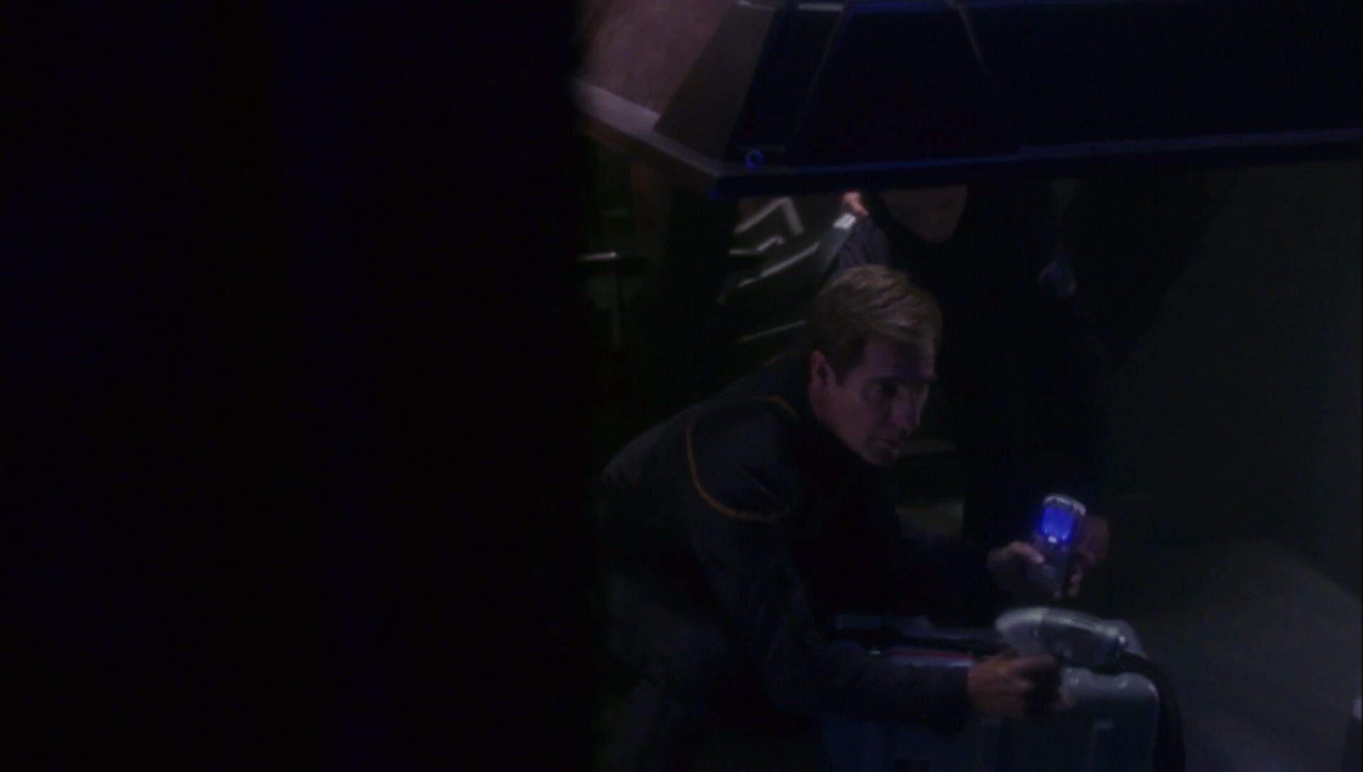 ariane179254_Enterprise_1x01-1x02_BrokenBow_4933.jpg