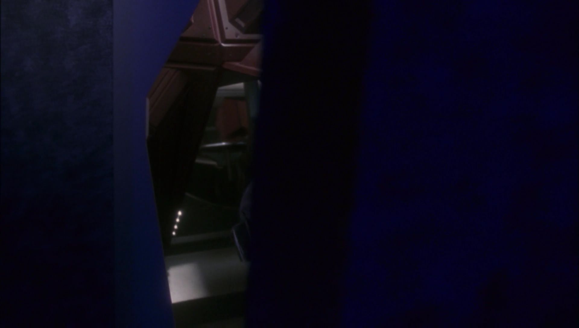 ariane179254_Enterprise_1x01-1x02_BrokenBow_4935.jpg