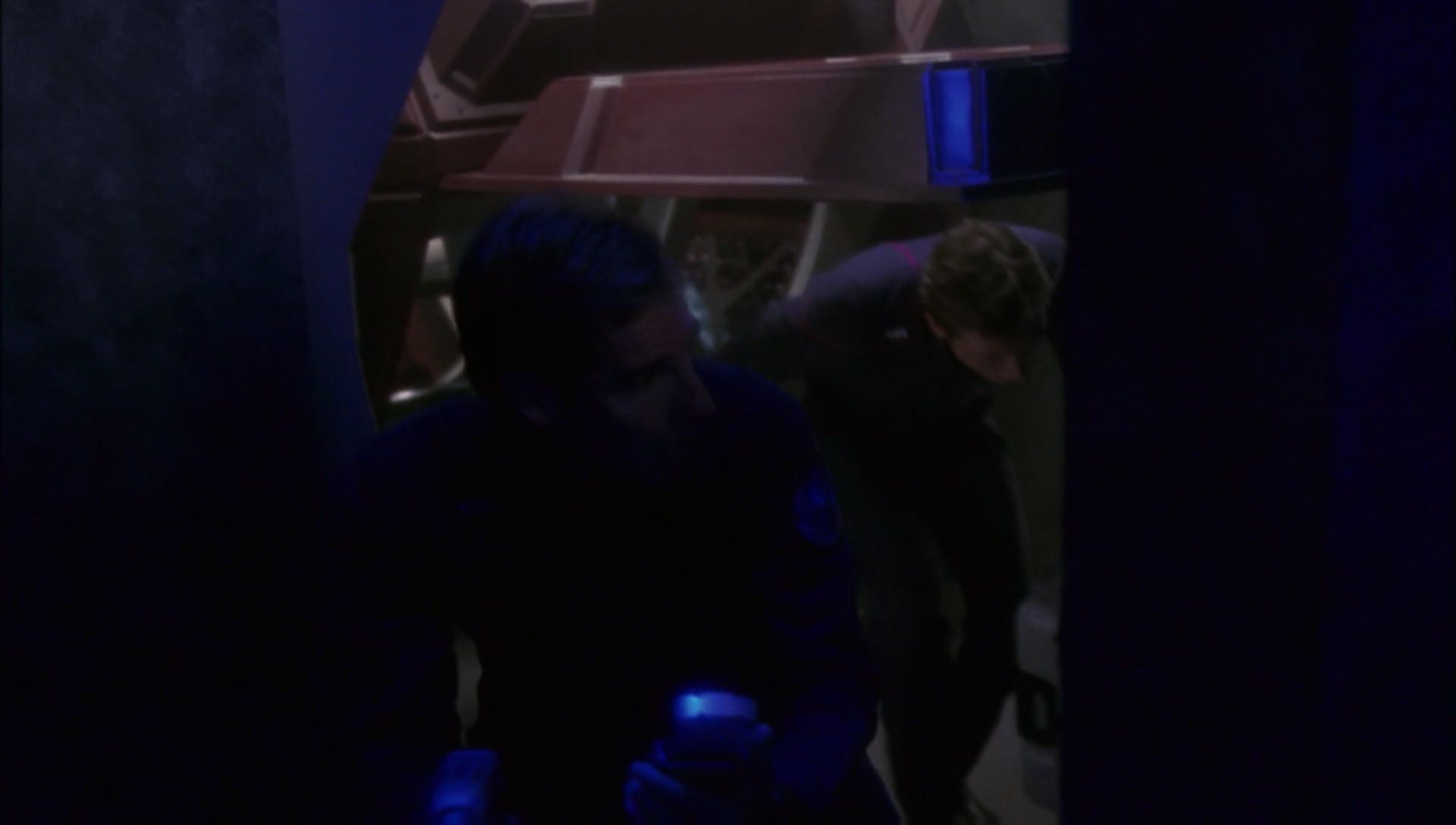 ariane179254_Enterprise_1x01-1x02_BrokenBow_4937.jpg