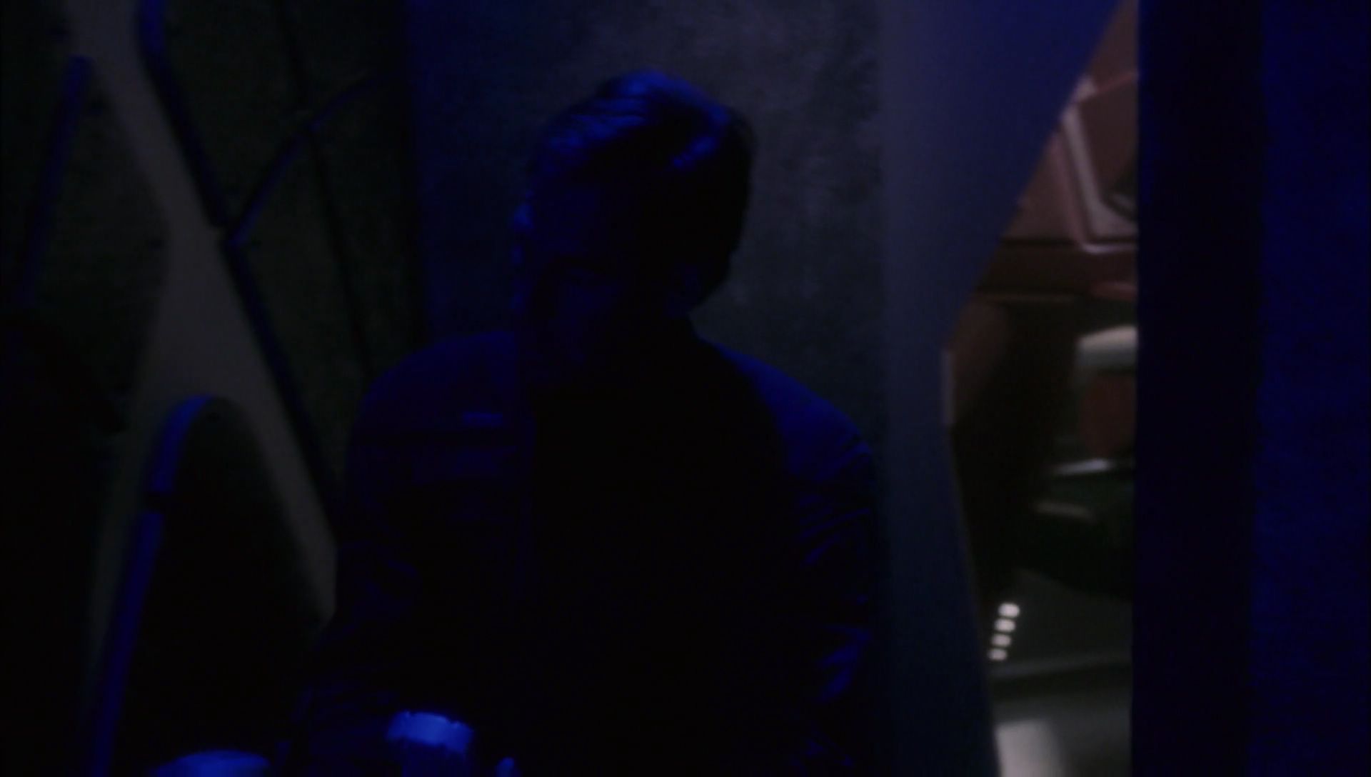 ariane179254_Enterprise_1x01-1x02_BrokenBow_4939.jpg