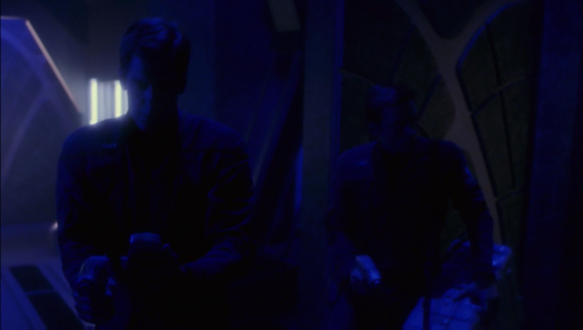 ariane179254_Enterprise_1x01-1x02_BrokenBow_4943.jpg