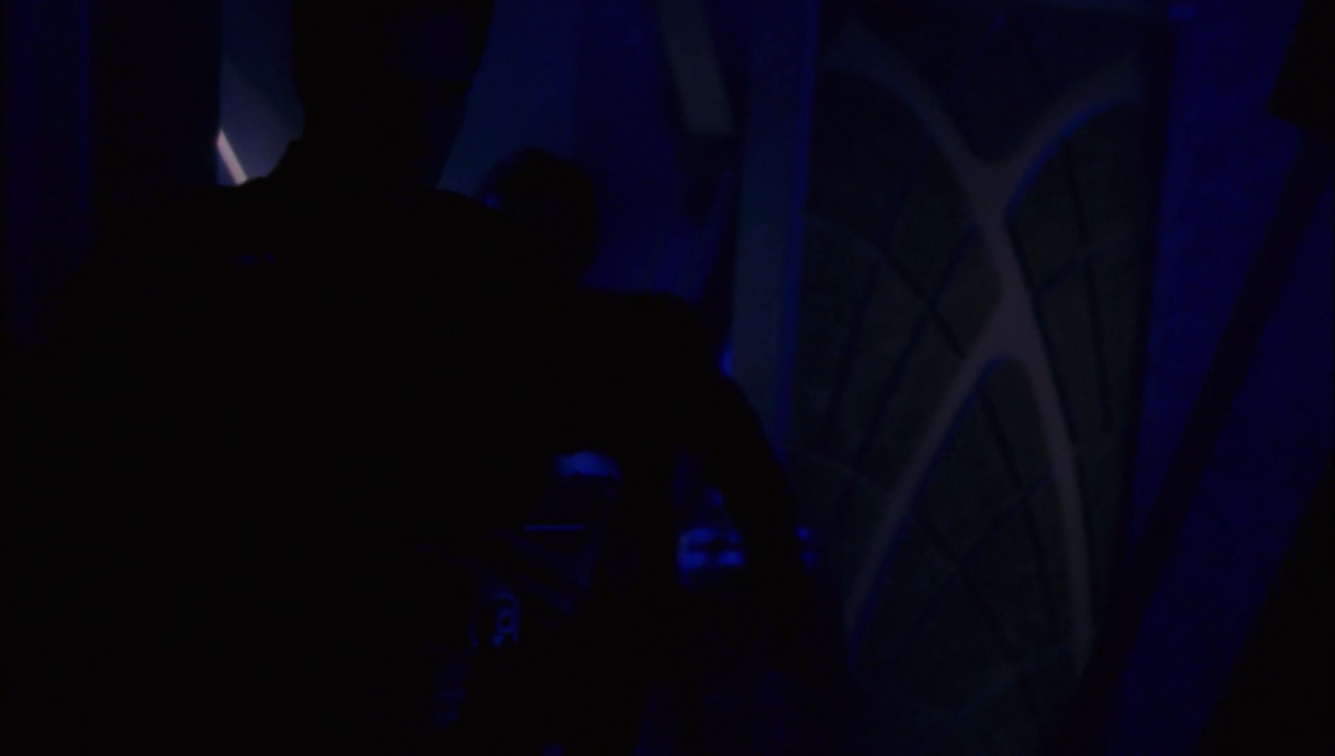 ariane179254_Enterprise_1x01-1x02_BrokenBow_4946.jpg