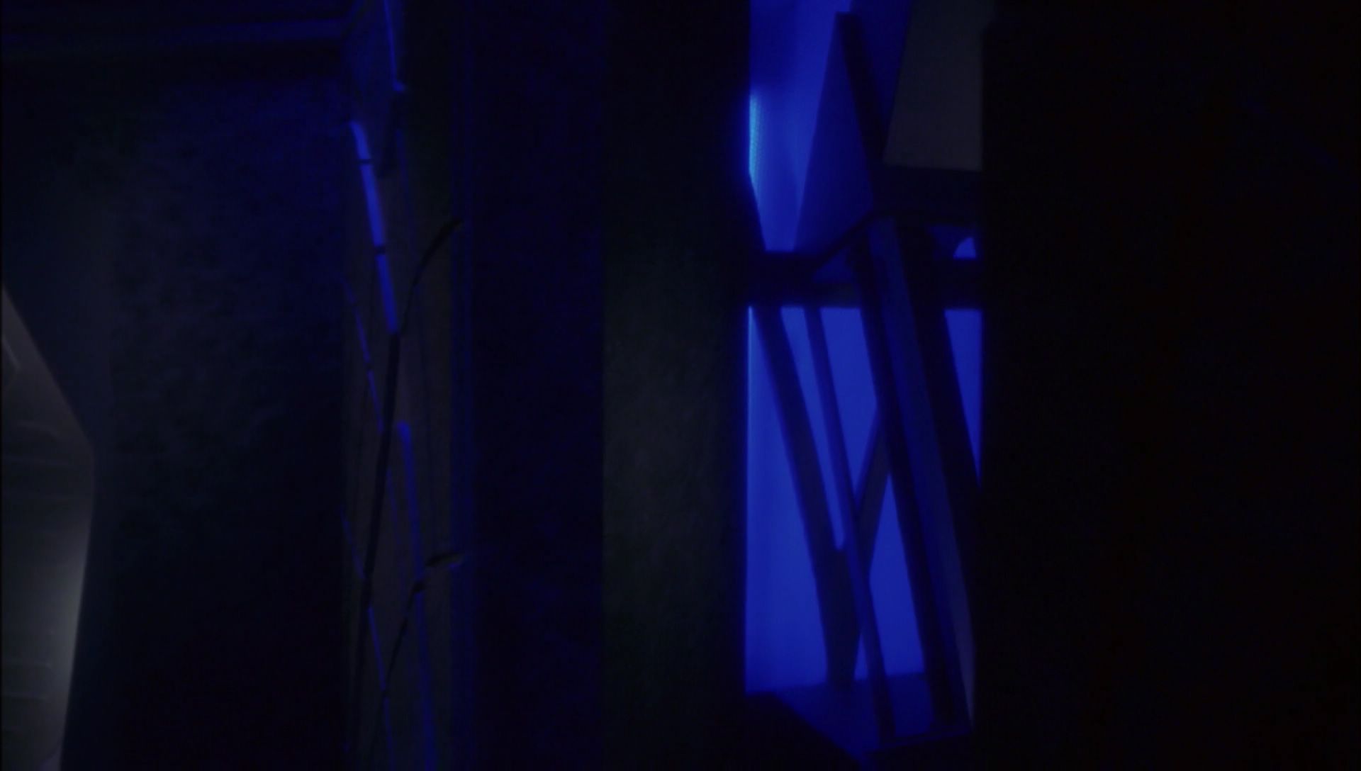 ariane179254_Enterprise_1x01-1x02_BrokenBow_4948.jpg