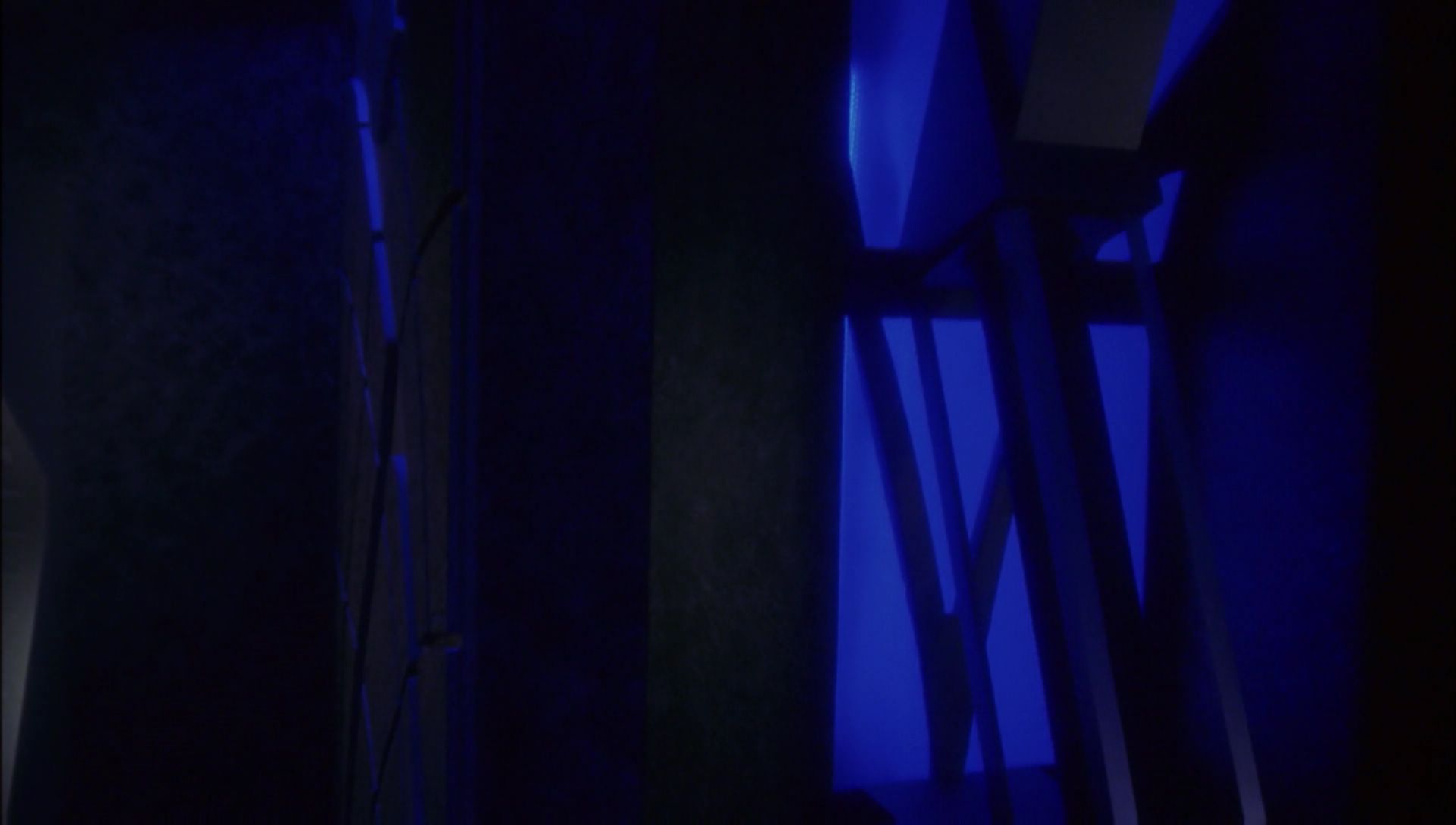 ariane179254_Enterprise_1x01-1x02_BrokenBow_4949.jpg