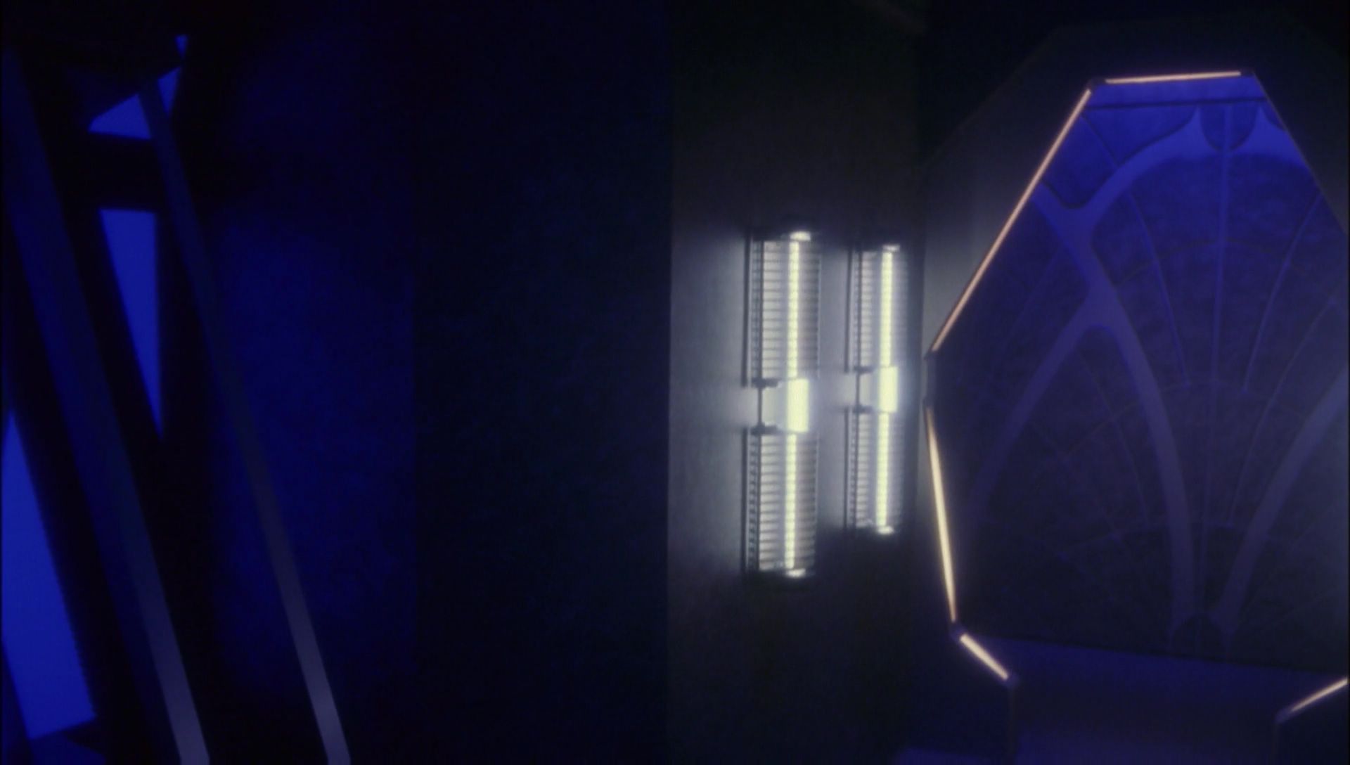 ariane179254_Enterprise_1x01-1x02_BrokenBow_4952.jpg