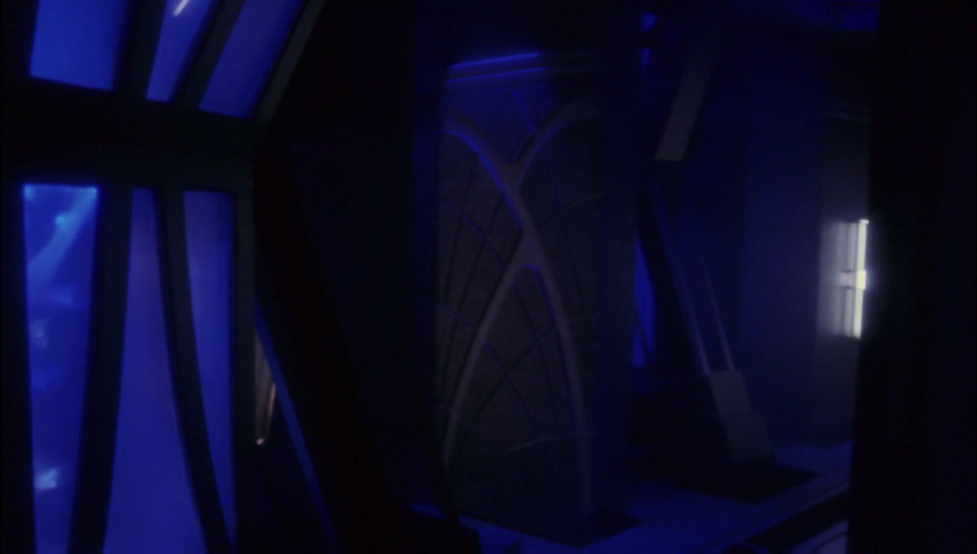 ariane179254_Enterprise_1x01-1x02_BrokenBow_4957.jpg