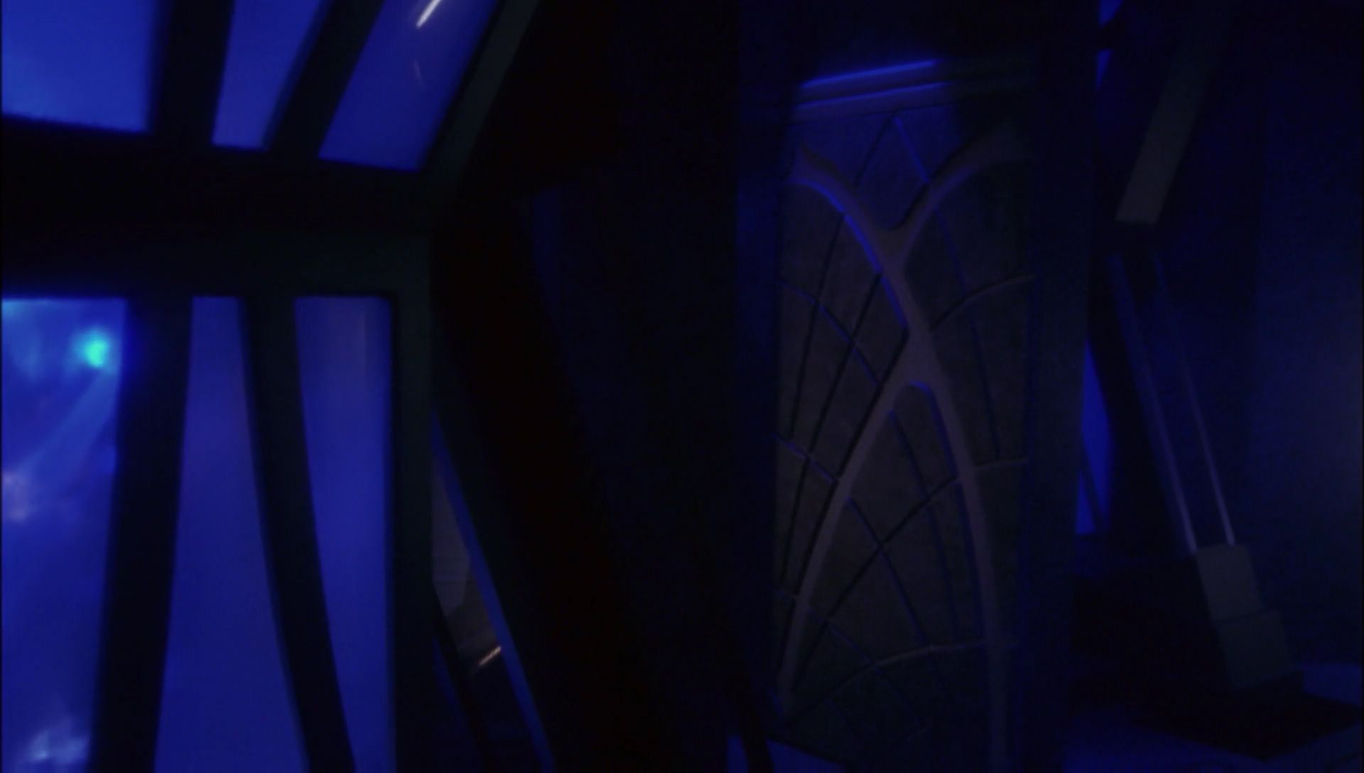 ariane179254_Enterprise_1x01-1x02_BrokenBow_4958.jpg