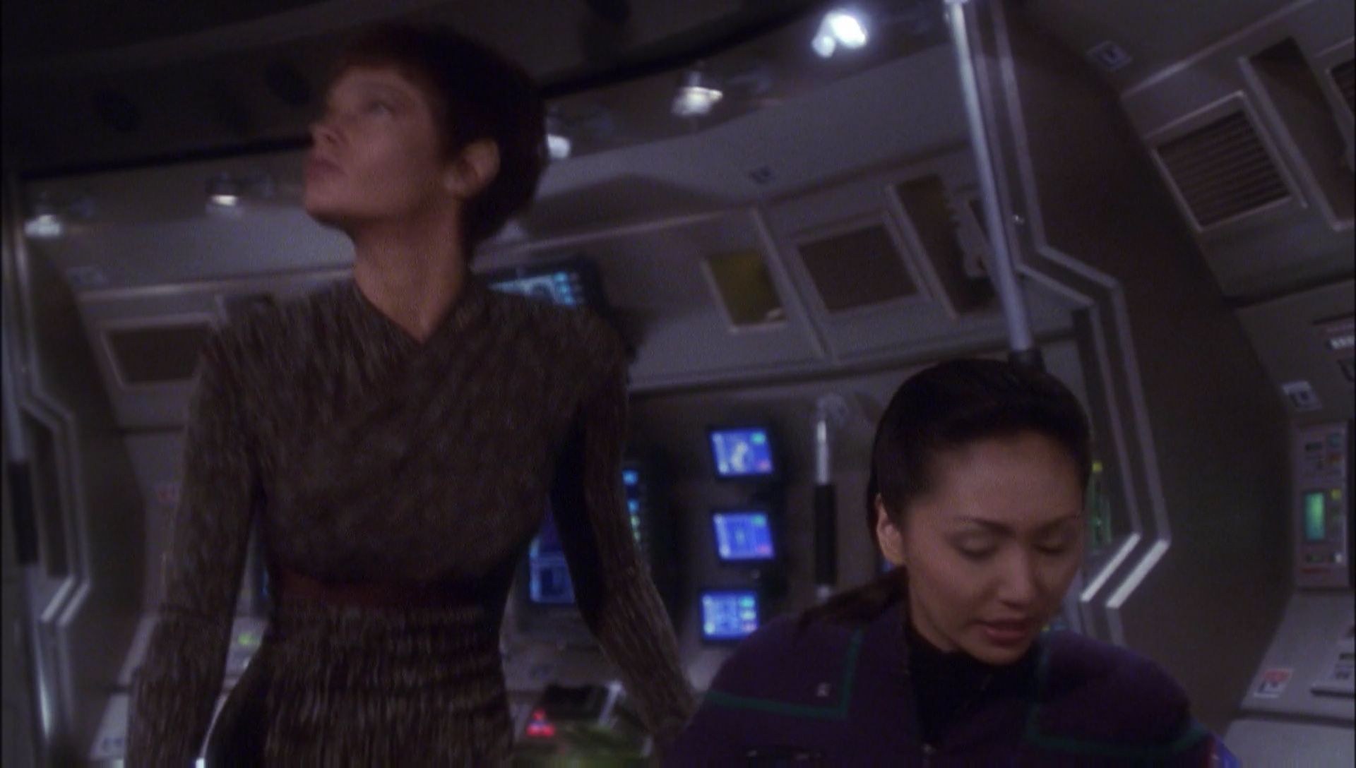 ariane179254_Enterprise_1x01-1x02_BrokenBow_4976.jpg