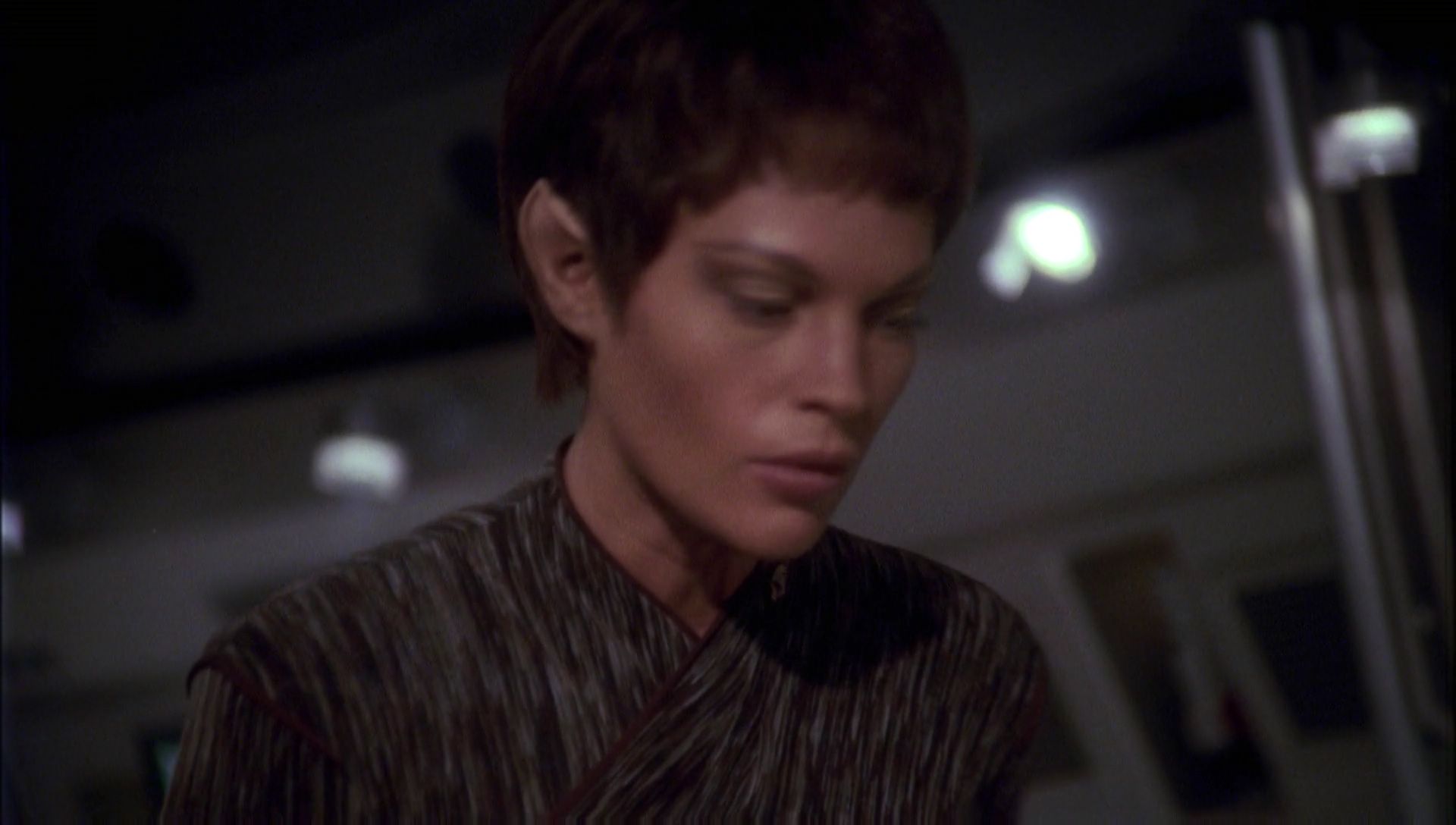 ariane179254_Enterprise_1x01-1x02_BrokenBow_4994.jpg