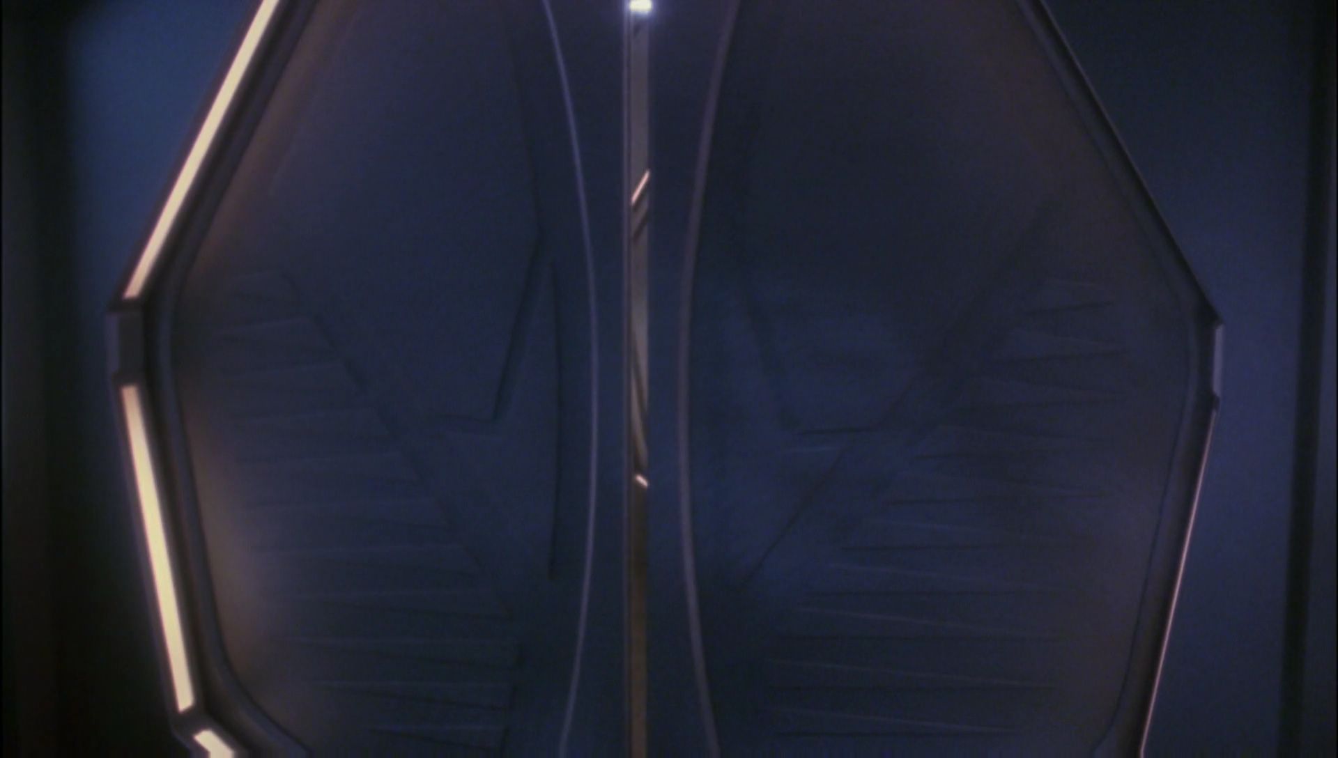 ariane179254_Enterprise_1x01-1x02_BrokenBow_5002.jpg