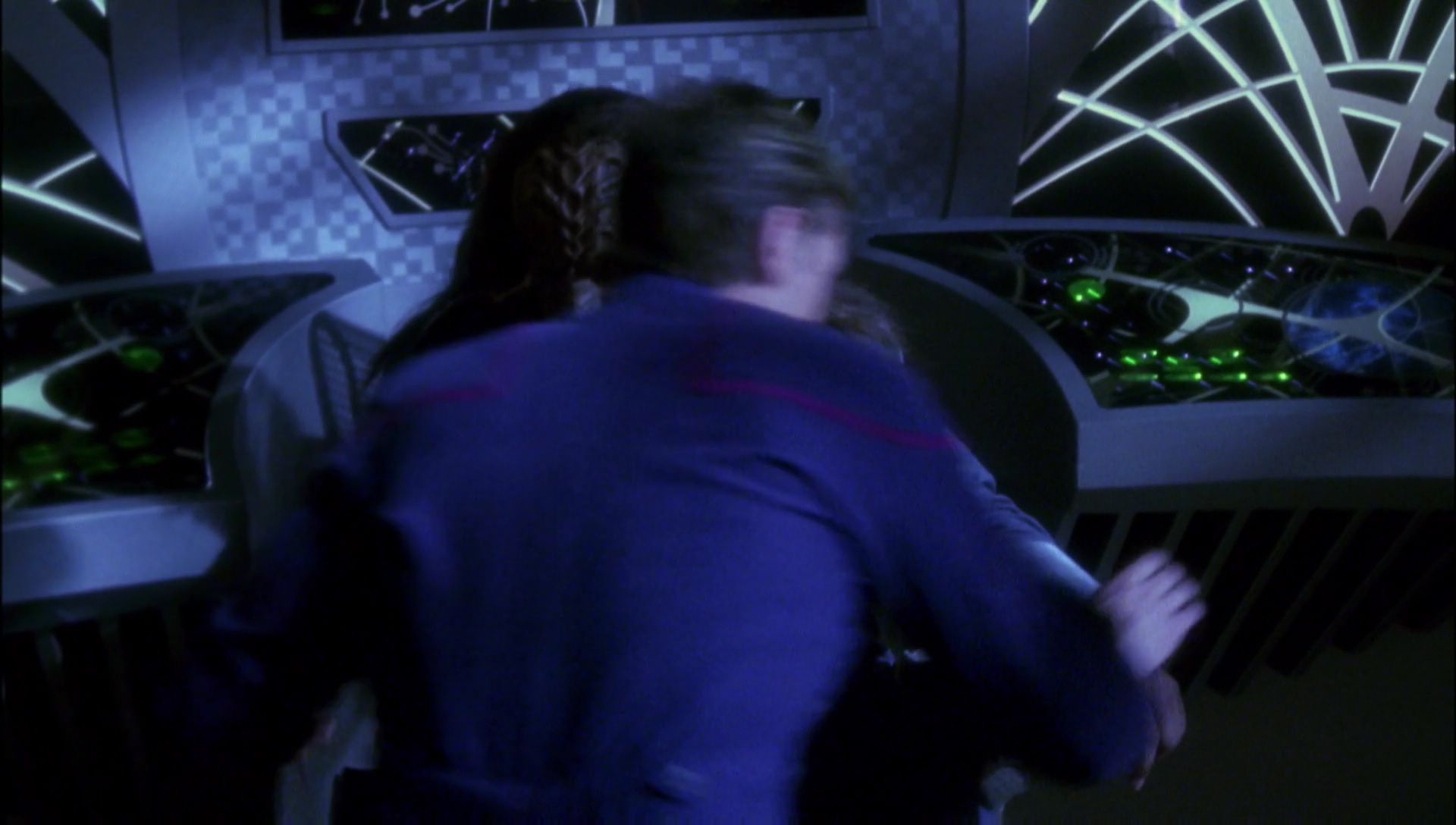 ariane179254_Enterprise_1x01-1x02_BrokenBow_5016.jpg