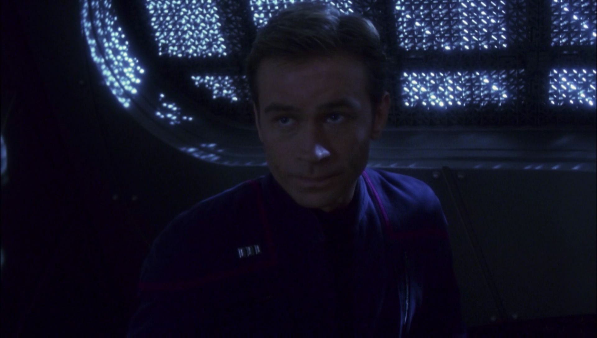 ariane179254_Enterprise_1x01-1x02_BrokenBow_5042.jpg