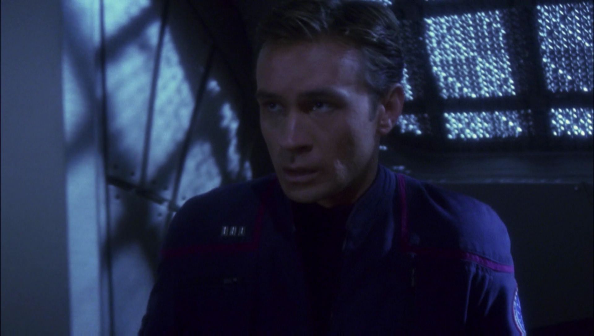 ariane179254_Enterprise_1x01-1x02_BrokenBow_5045.jpg