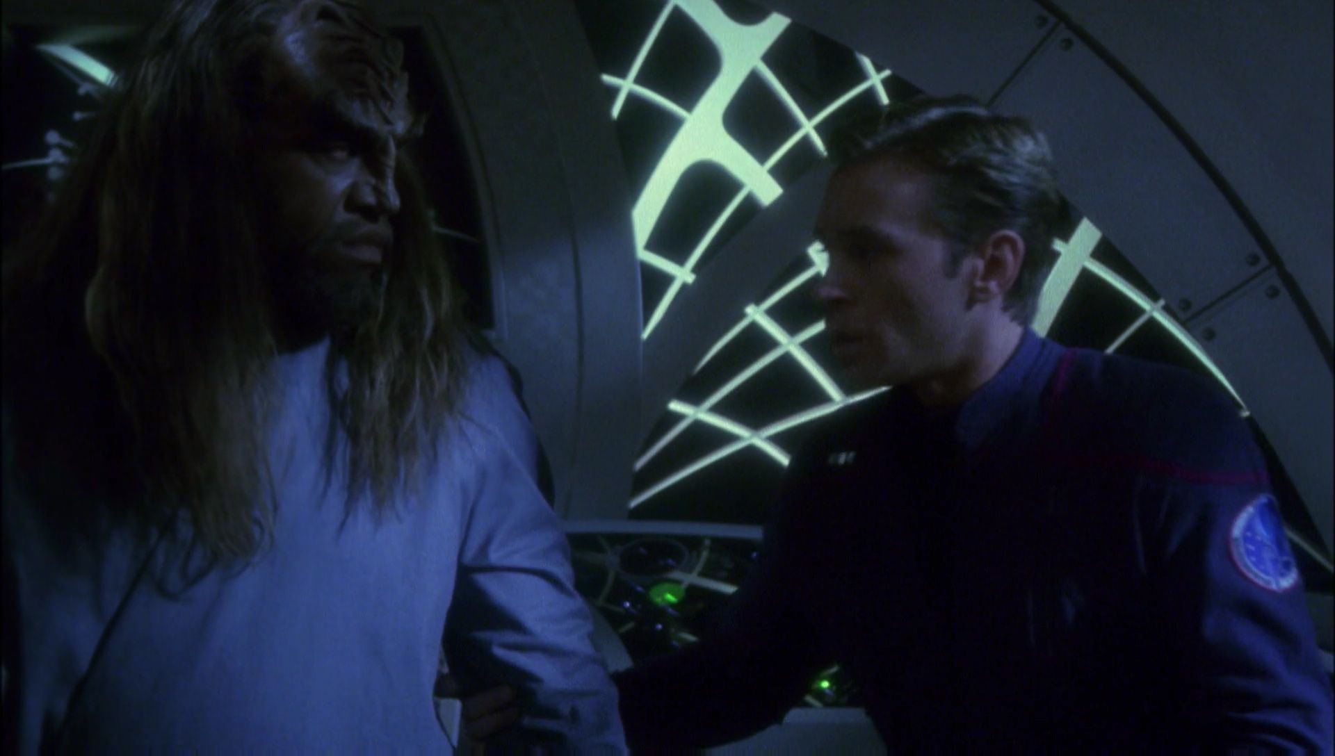 ariane179254_Enterprise_1x01-1x02_BrokenBow_5050.jpg