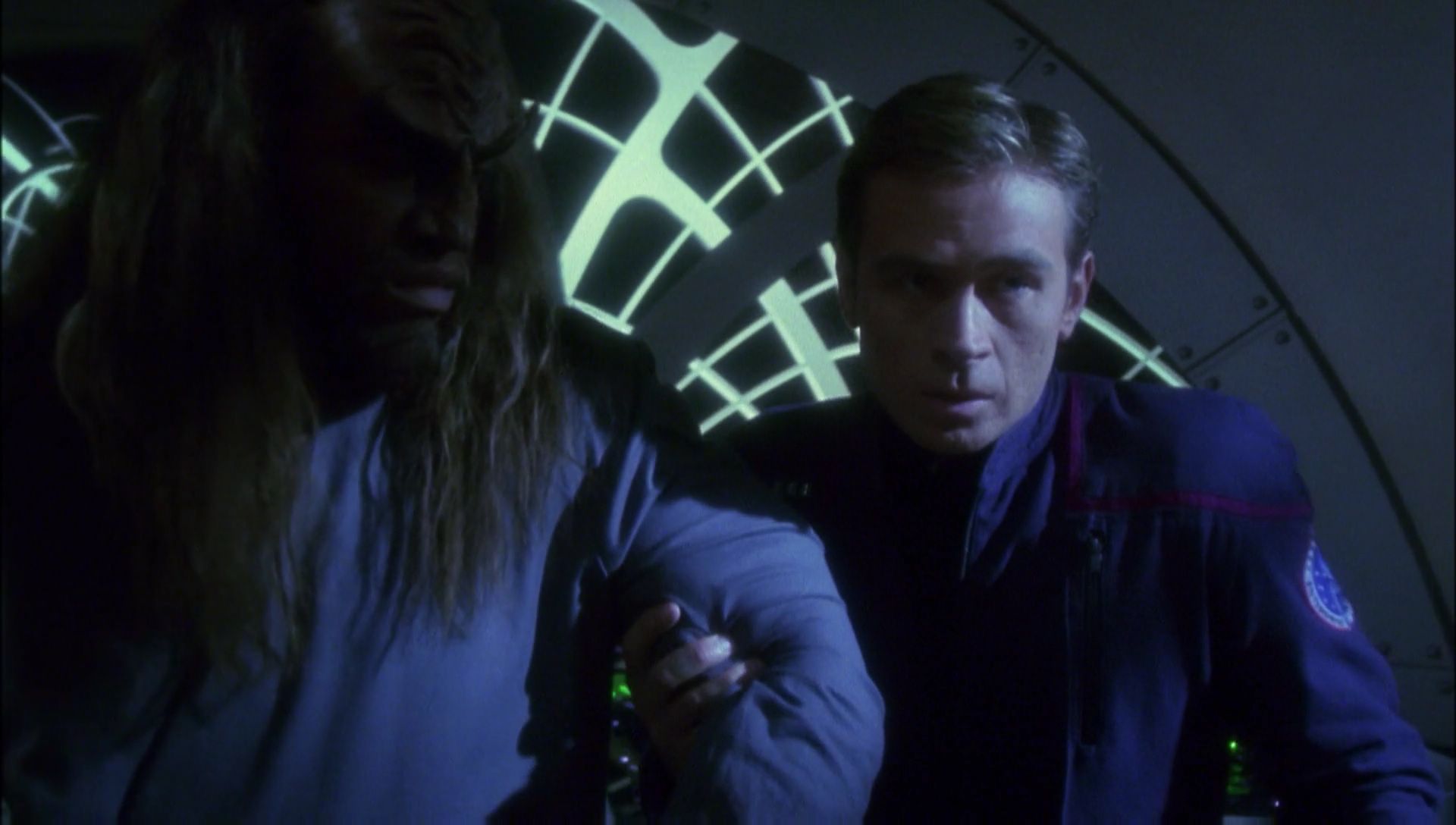 ariane179254_Enterprise_1x01-1x02_BrokenBow_5052.jpg
