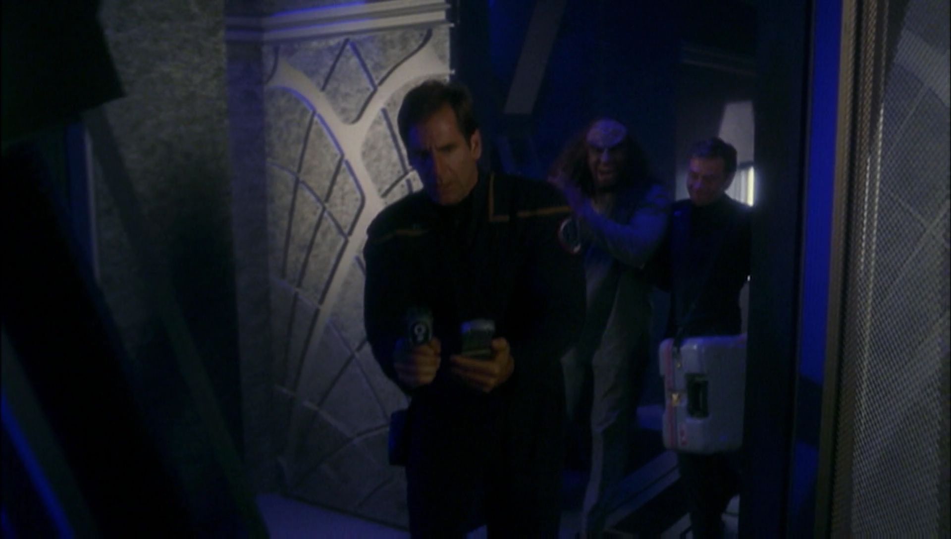 ariane179254_Enterprise_1x01-1x02_BrokenBow_5064.jpg