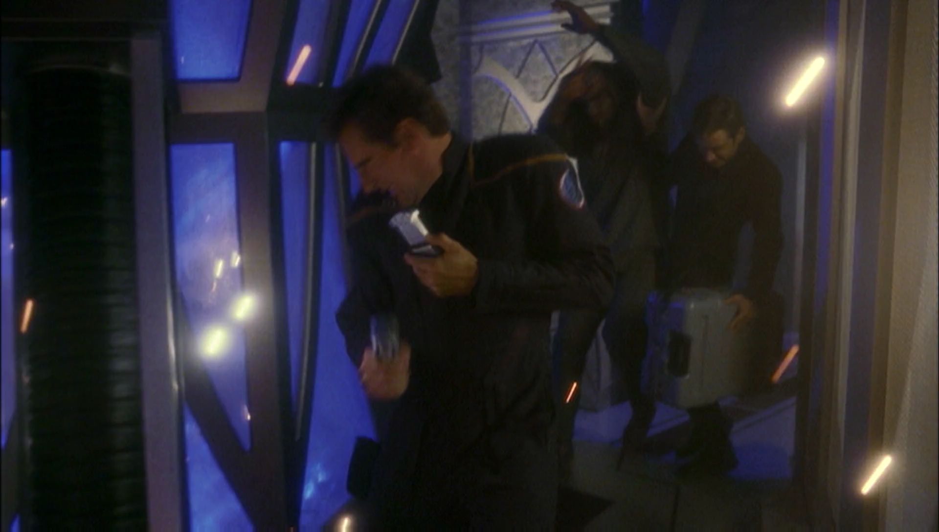 ariane179254_Enterprise_1x01-1x02_BrokenBow_5066.jpg