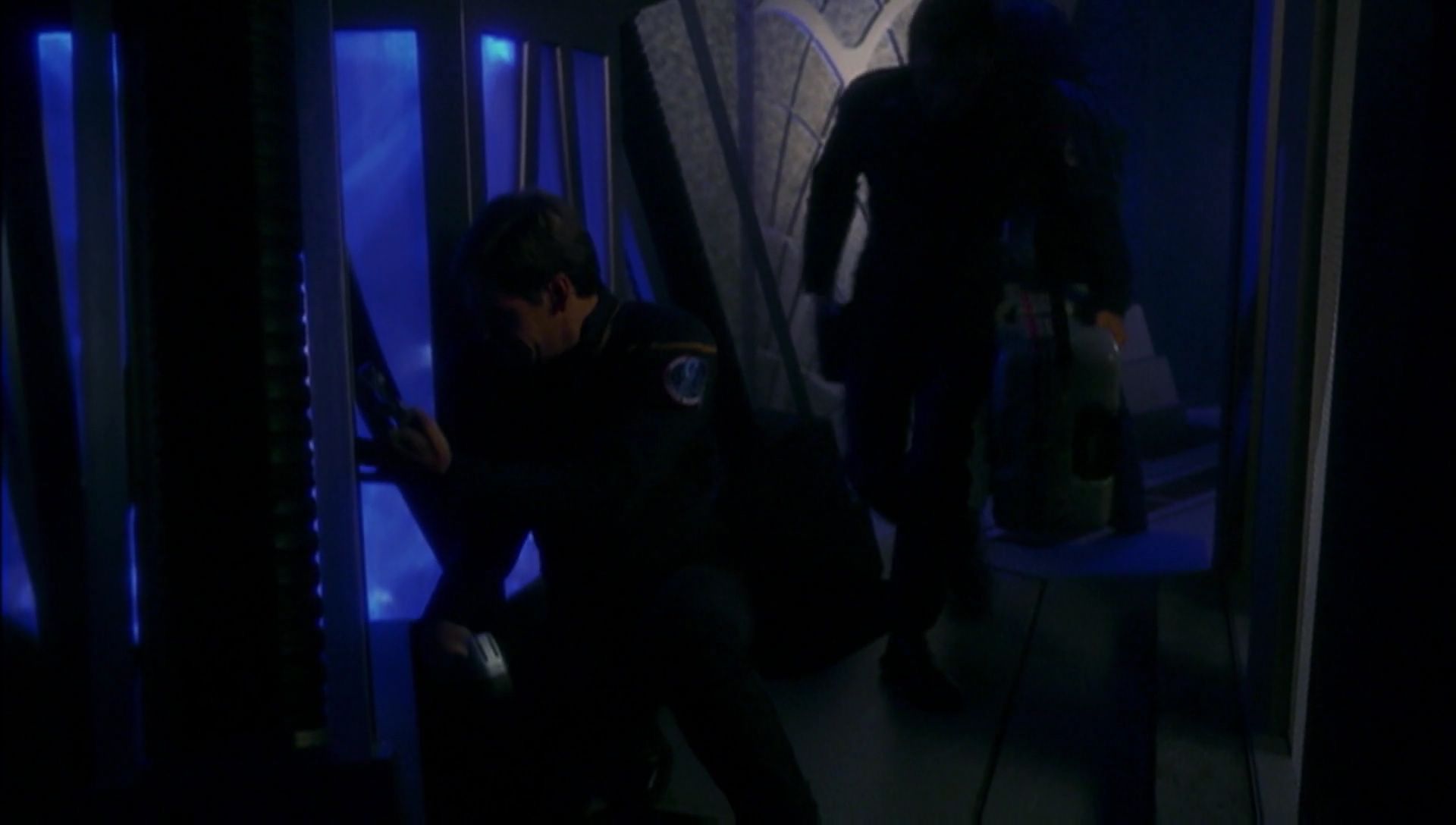 ariane179254_Enterprise_1x01-1x02_BrokenBow_5067.jpg