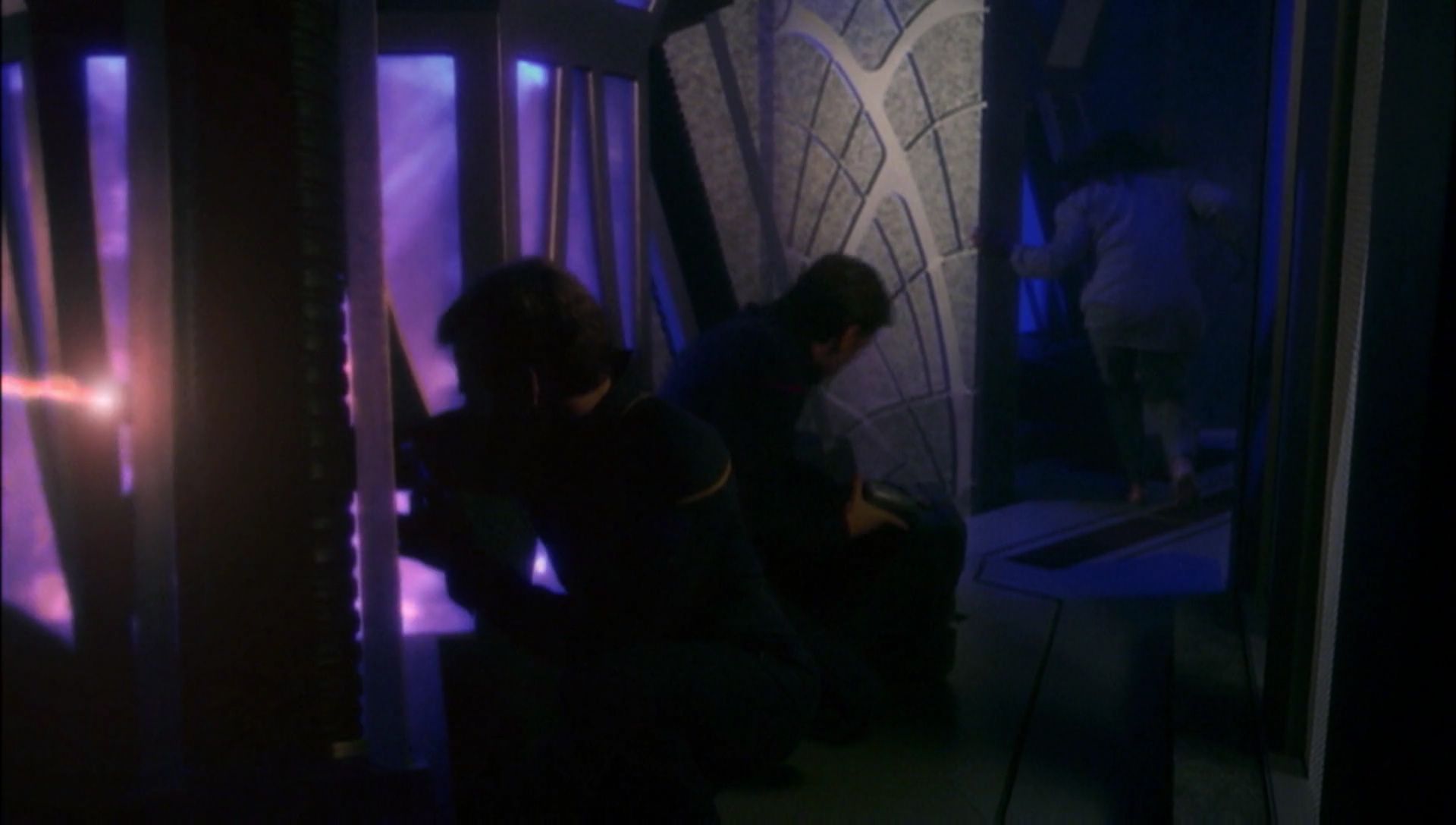 ariane179254_Enterprise_1x01-1x02_BrokenBow_5068.jpg