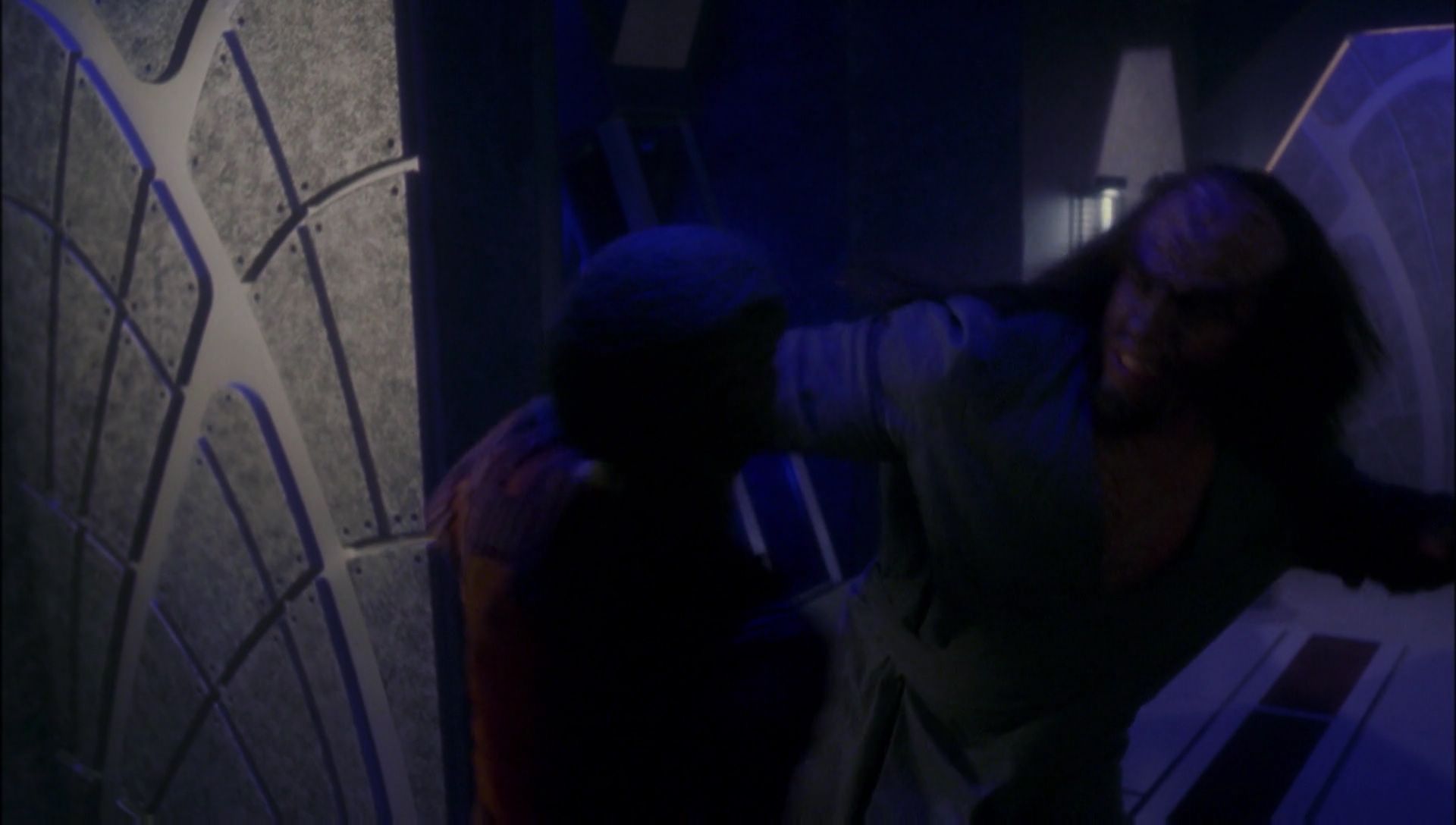 ariane179254_Enterprise_1x01-1x02_BrokenBow_5087.jpg