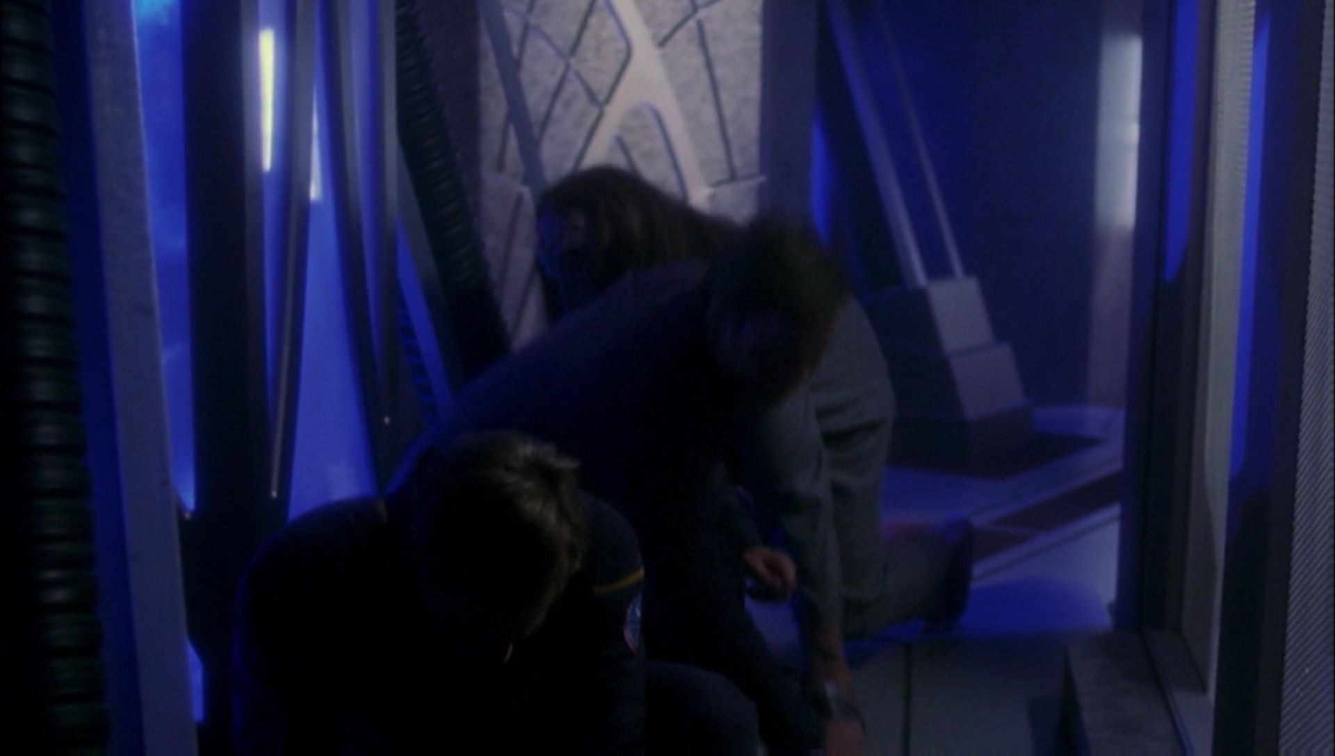 ariane179254_Enterprise_1x01-1x02_BrokenBow_5103.jpg