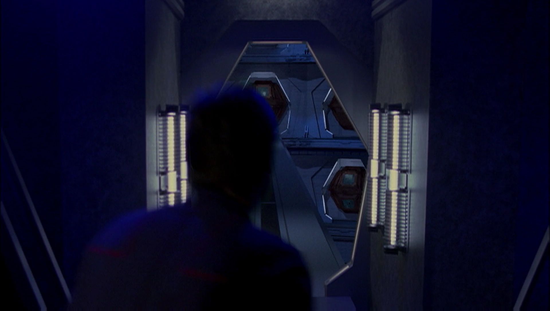ariane179254_Enterprise_1x01-1x02_BrokenBow_5105.jpg