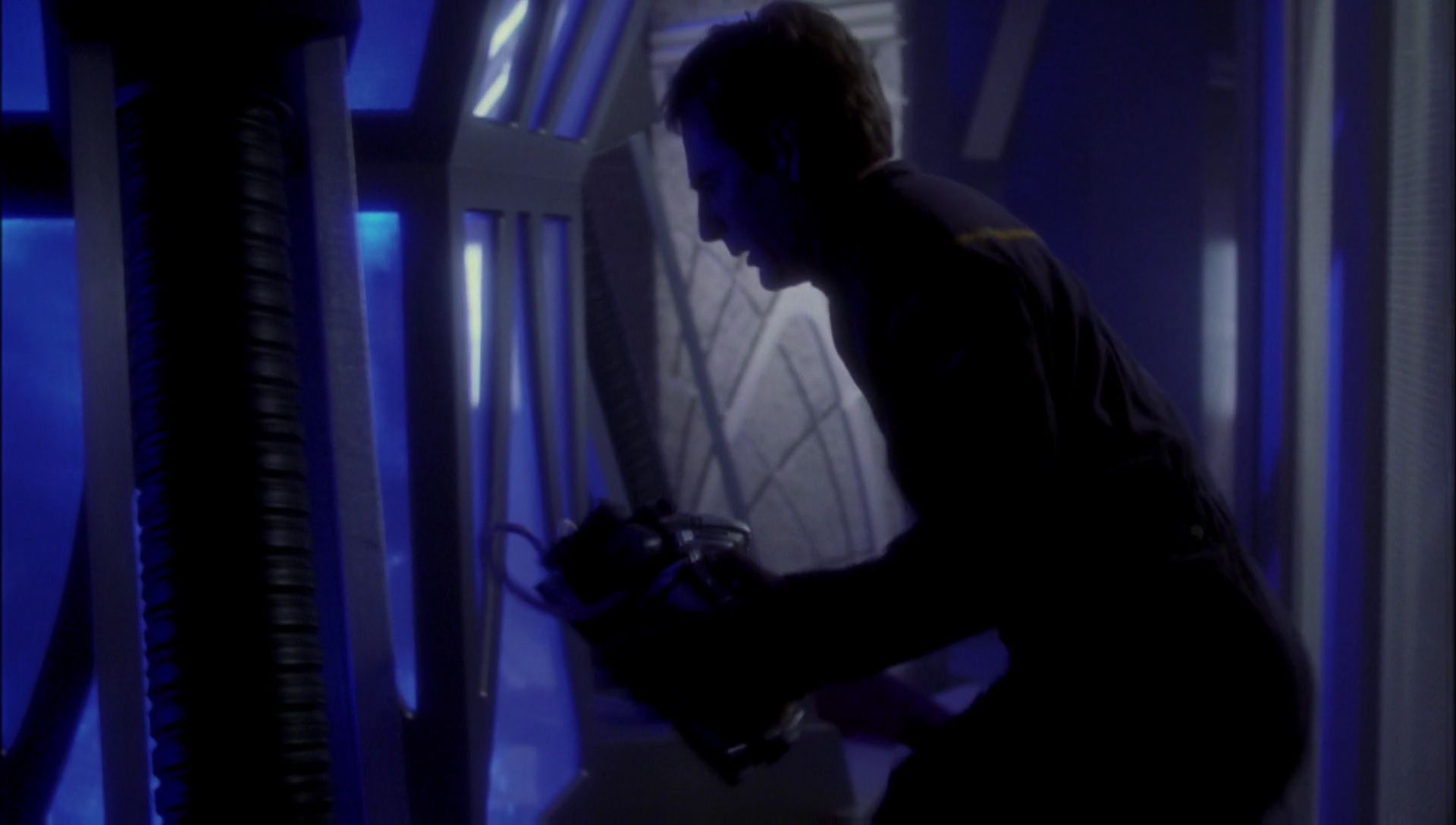 ariane179254_Enterprise_1x01-1x02_BrokenBow_5108.jpg