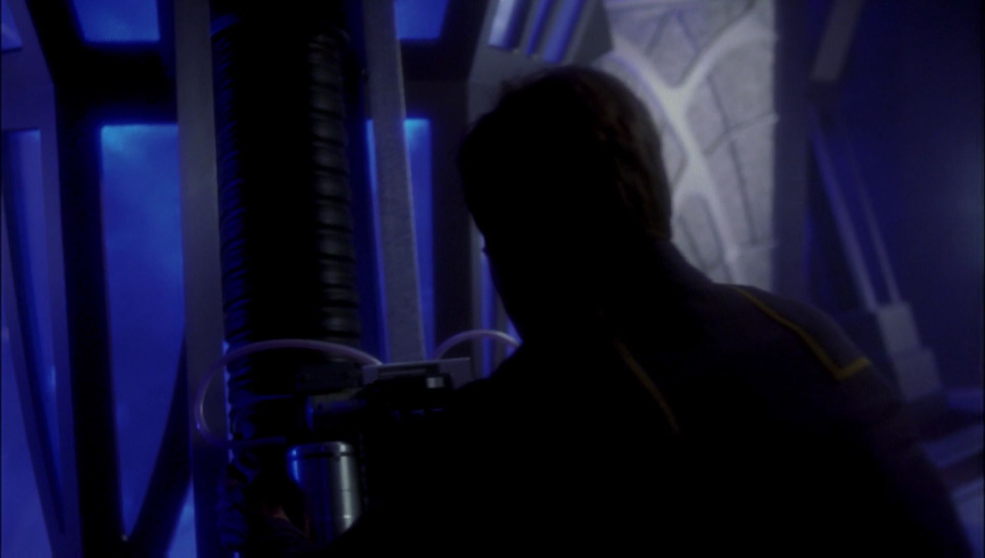 ariane179254_Enterprise_1x01-1x02_BrokenBow_5109.jpg