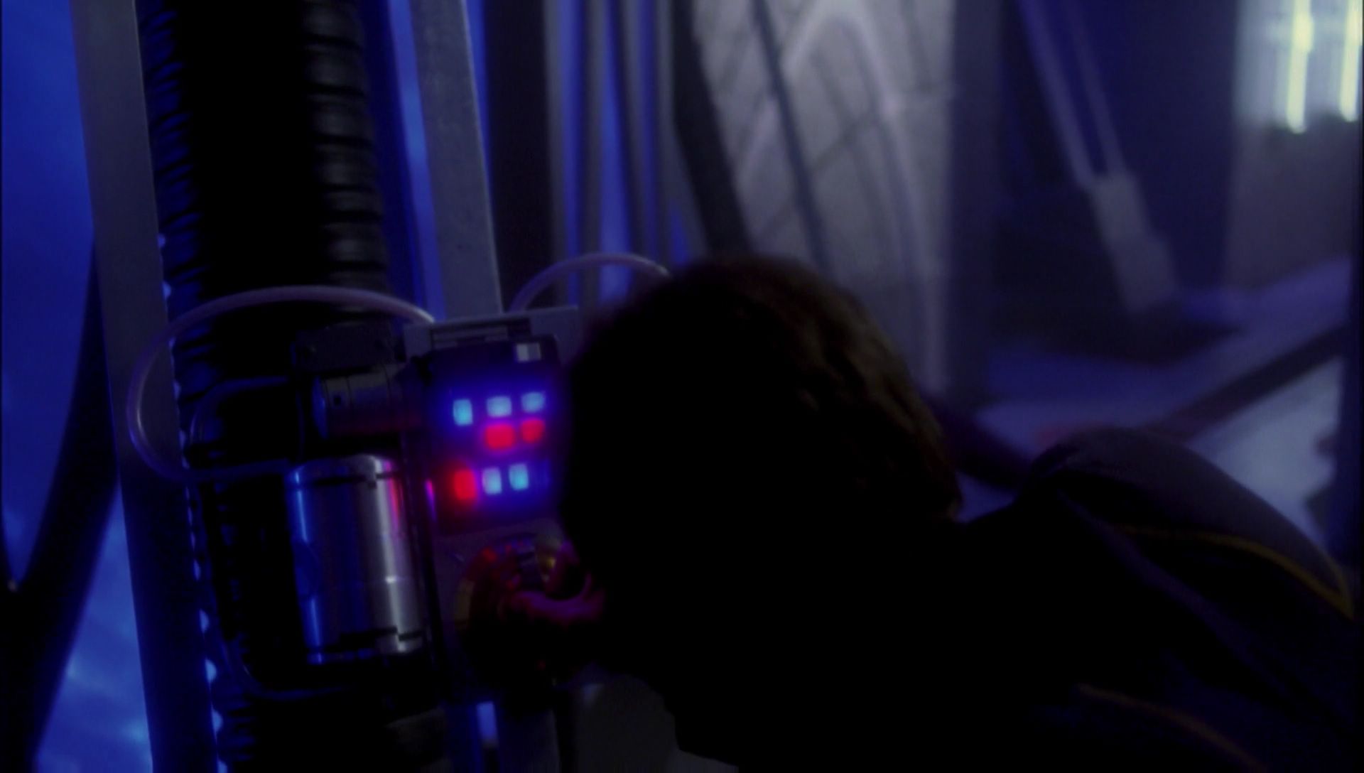 ariane179254_Enterprise_1x01-1x02_BrokenBow_5112.jpg