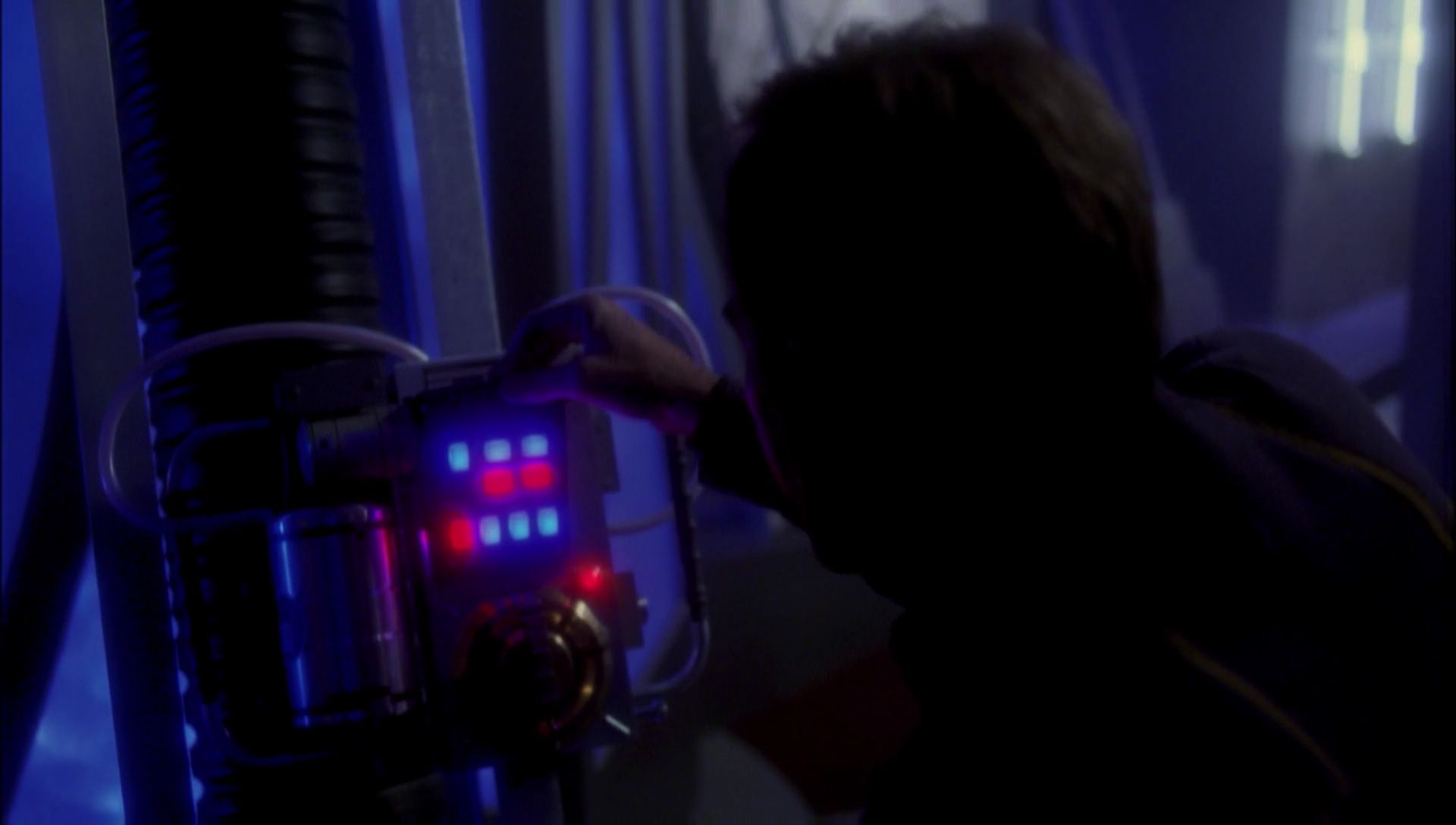 ariane179254_Enterprise_1x01-1x02_BrokenBow_5113.jpg