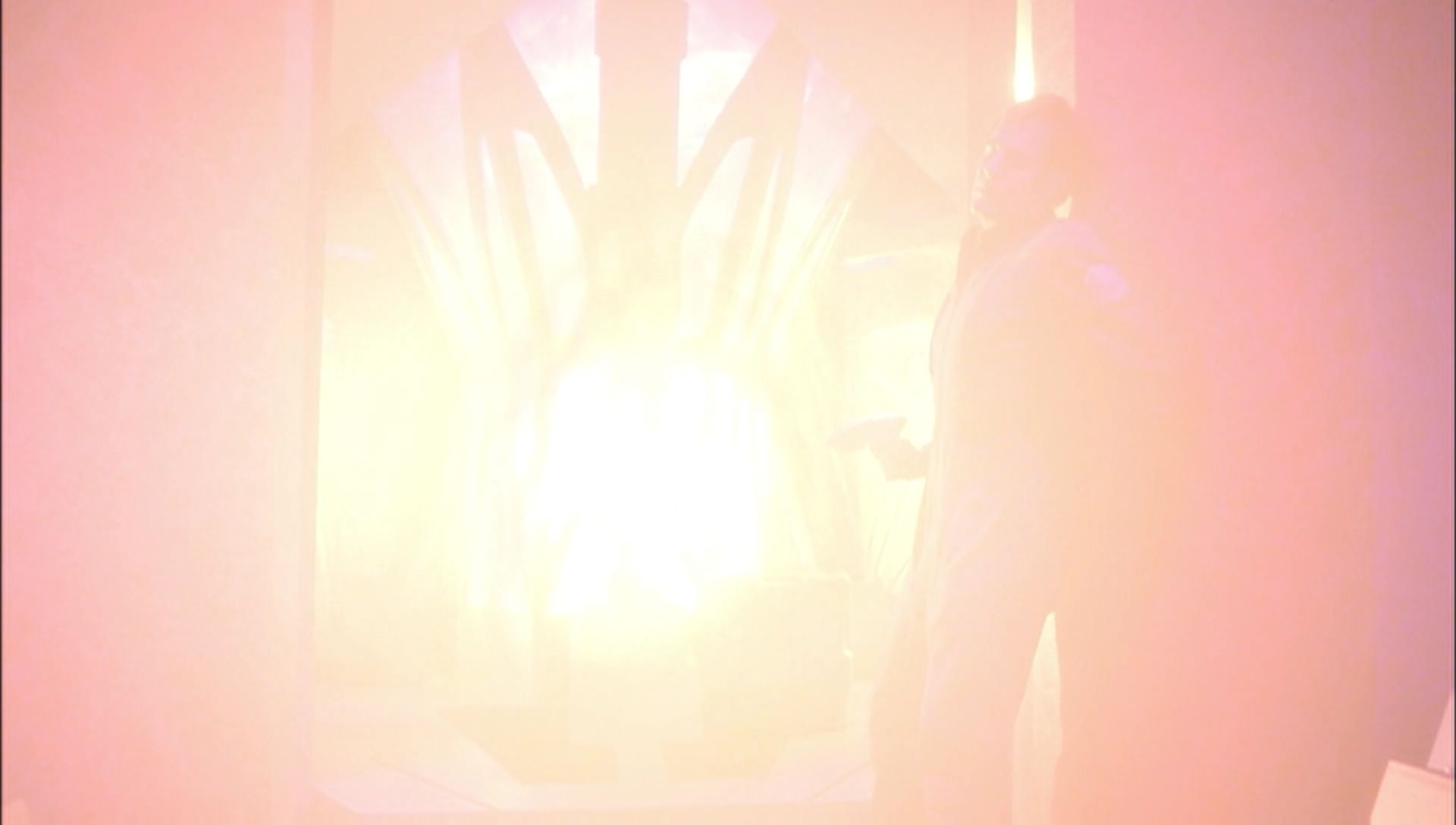 ariane179254_Enterprise_1x01-1x02_BrokenBow_5122.jpg
