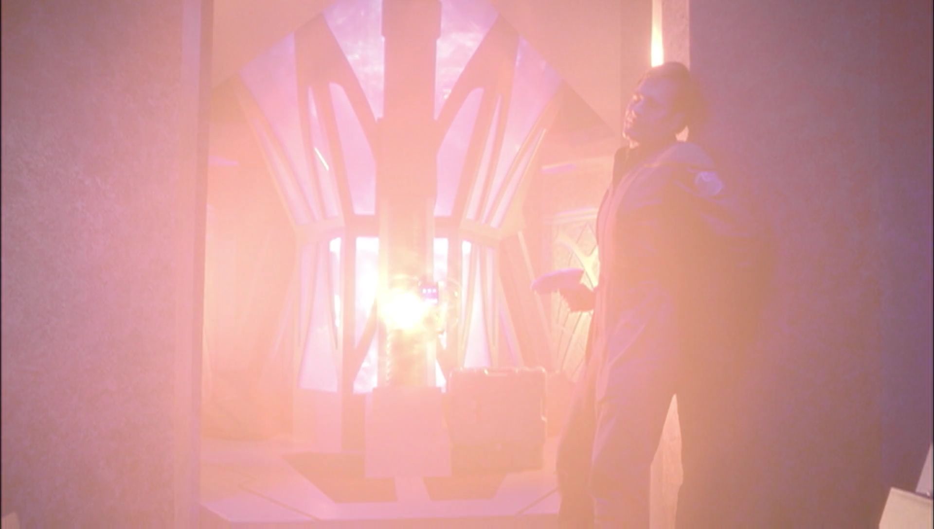 ariane179254_Enterprise_1x01-1x02_BrokenBow_5123.jpg