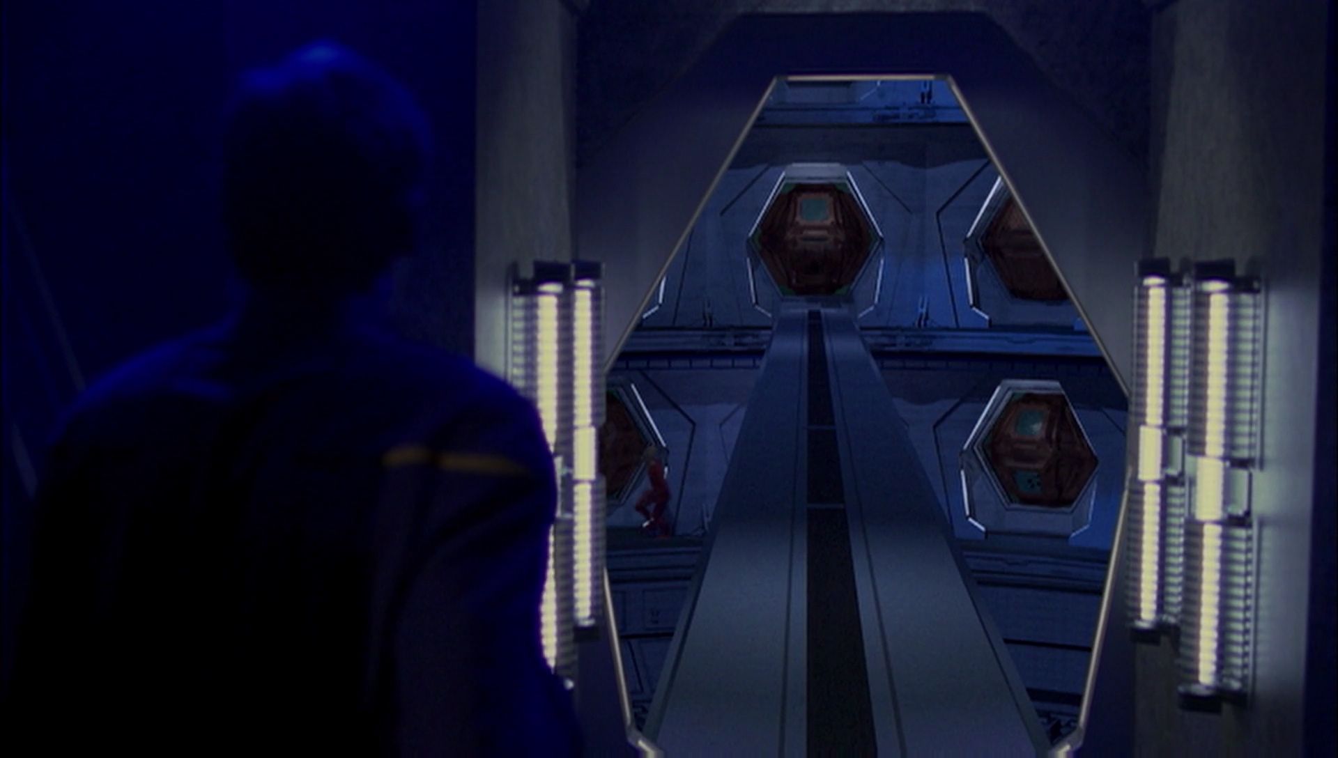 ariane179254_Enterprise_1x01-1x02_BrokenBow_5132.jpg