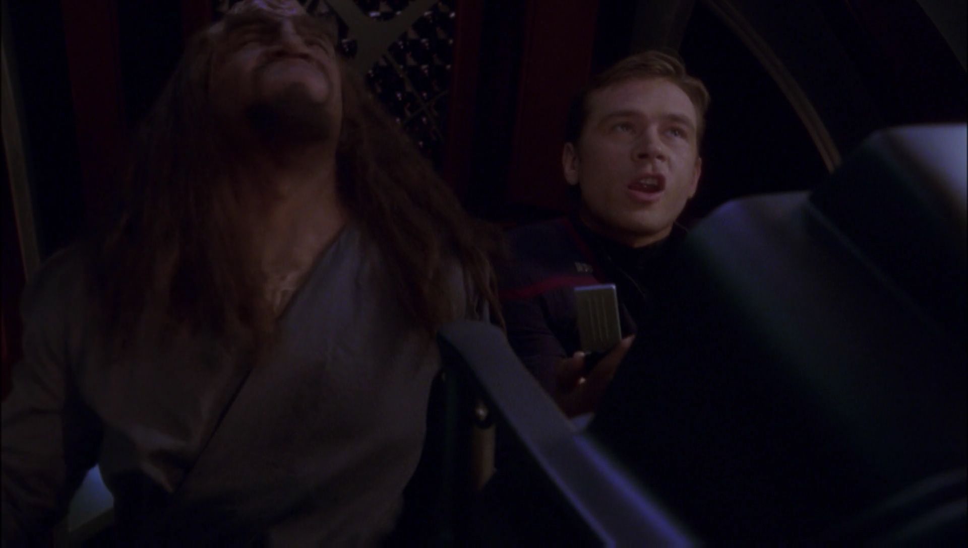 ariane179254_Enterprise_1x01-1x02_BrokenBow_5154.jpg